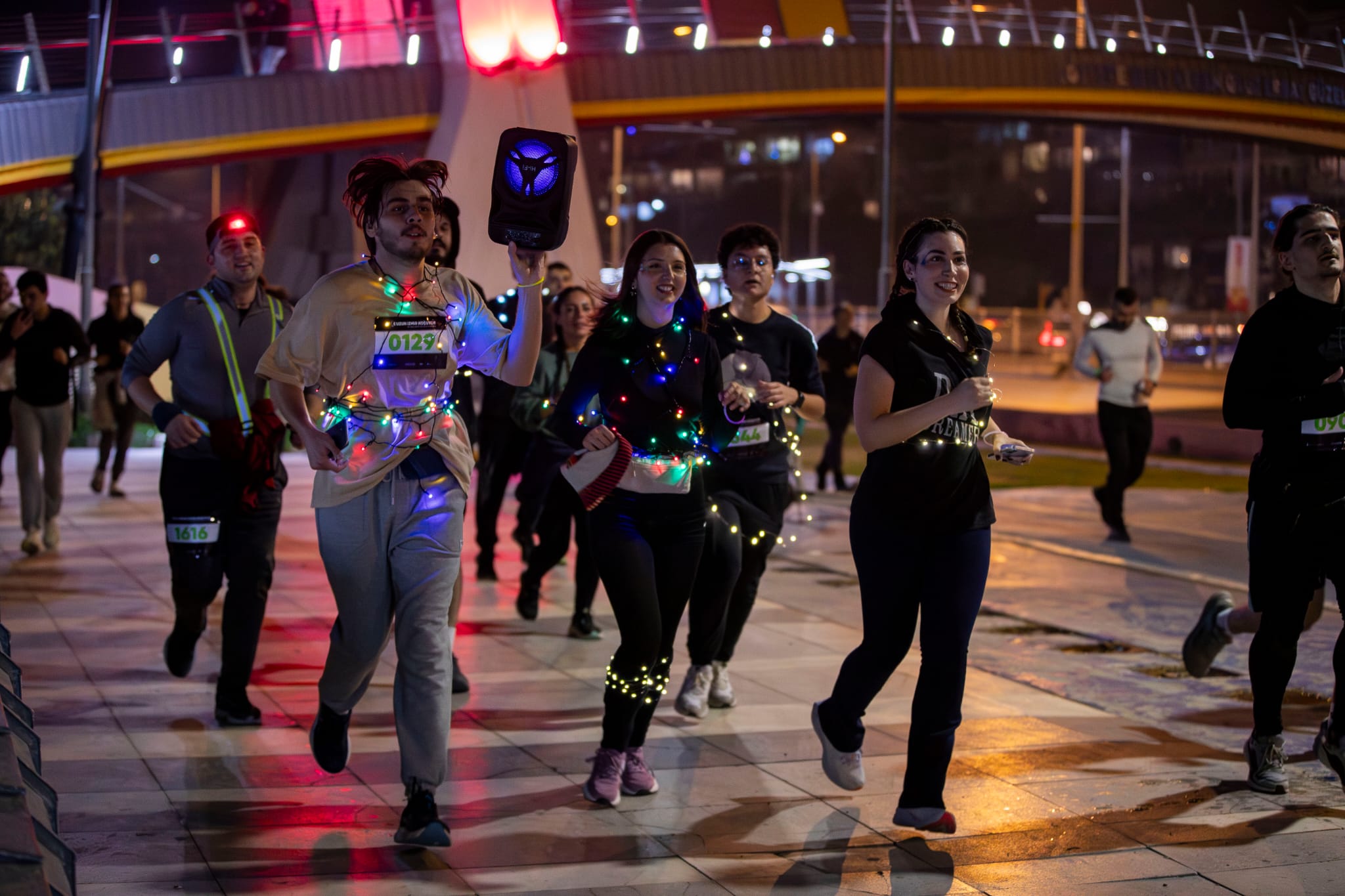 En Uzun Geceyi İzmirliler Işıklarıyla Aydınlattı (5)