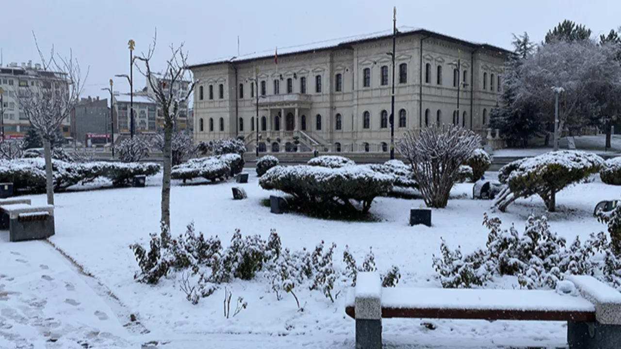 Eskişehir’de Çatı Ve Sokaklar Beyaza Büründü 1