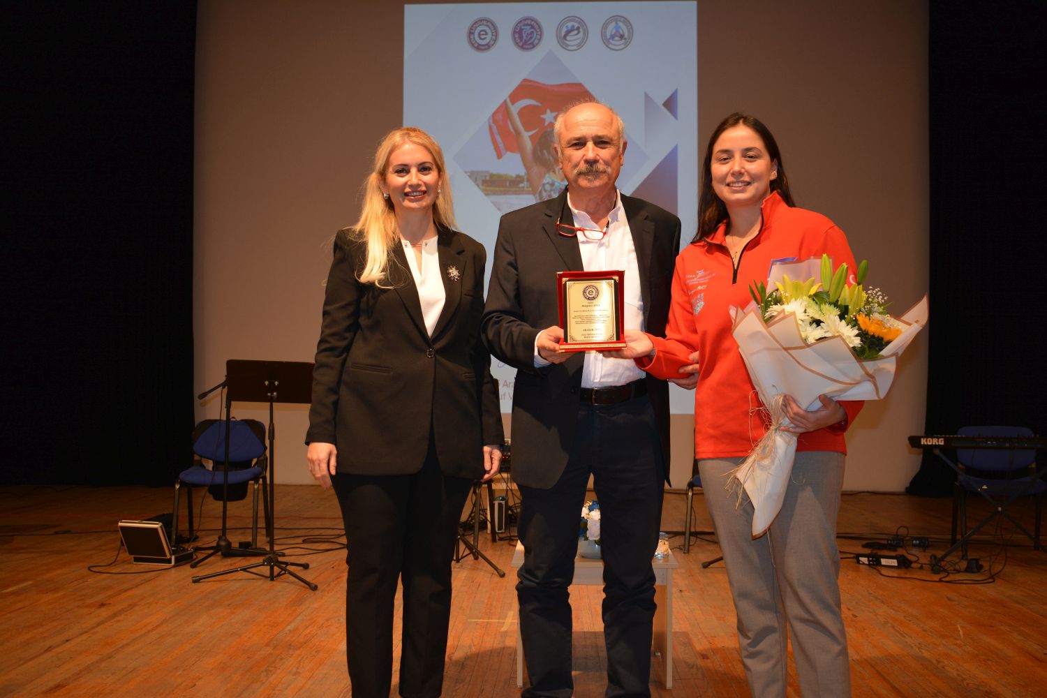 Eü’nün 70. Yılında Özel Buluşma Milli Yüzücü Bengisu Avcı’dan Gençlere Unutulmaz Mesajlar (1)