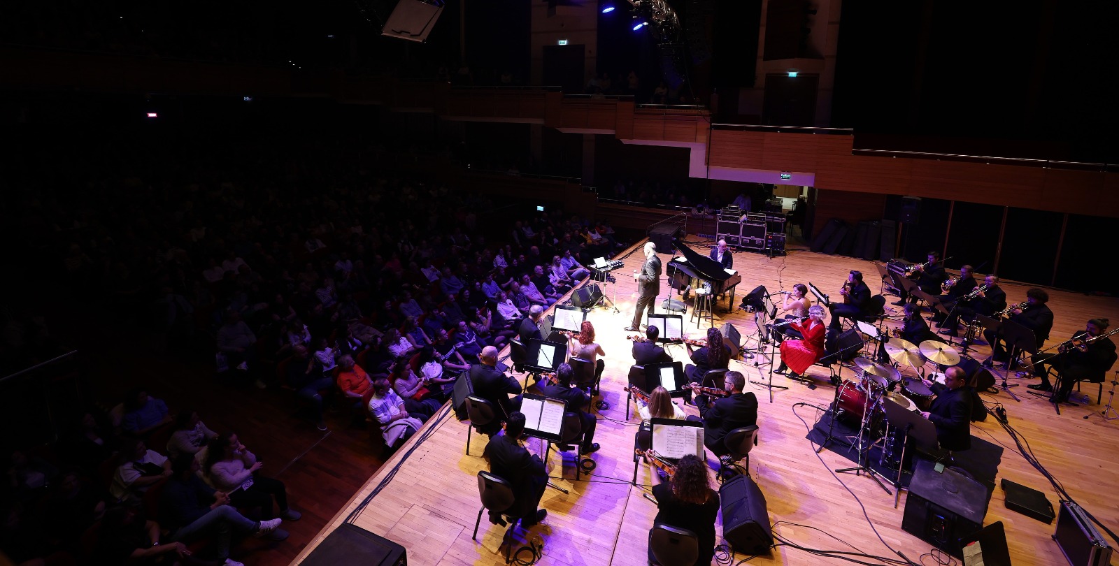 Fatih Erkoç Söyledi, İzmirliler Hep Bir Ağızdan Eşlik Etti (2)