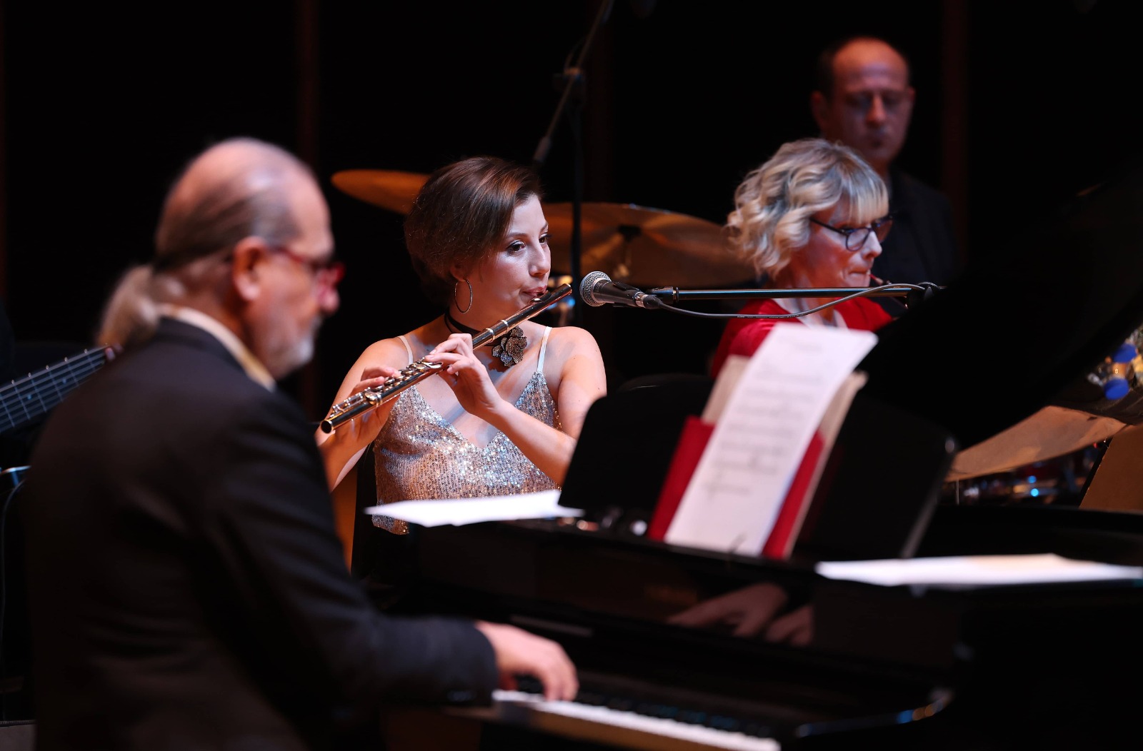 Fatih Erkoç Söyledi, İzmirliler Hep Bir Ağızdan Eşlik Etti (4)