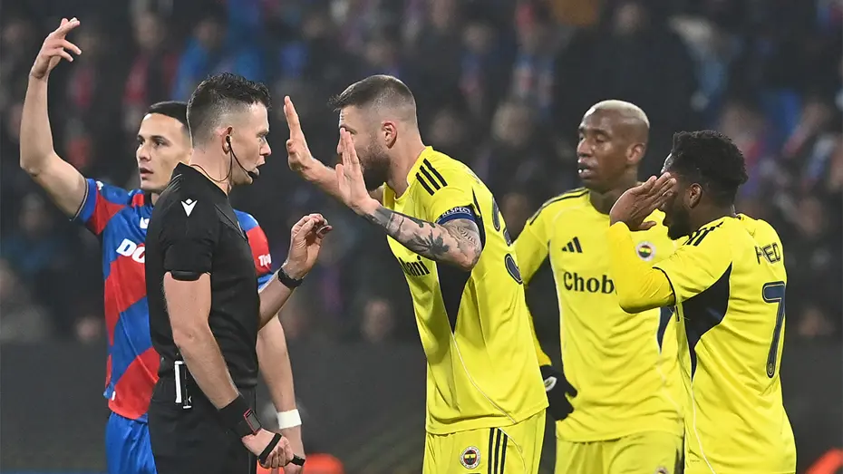 Fenerbahçe'nin Uefa'ya Şikayet Ettiği Hakem, Galatasaray Maçına Atandı! (1)