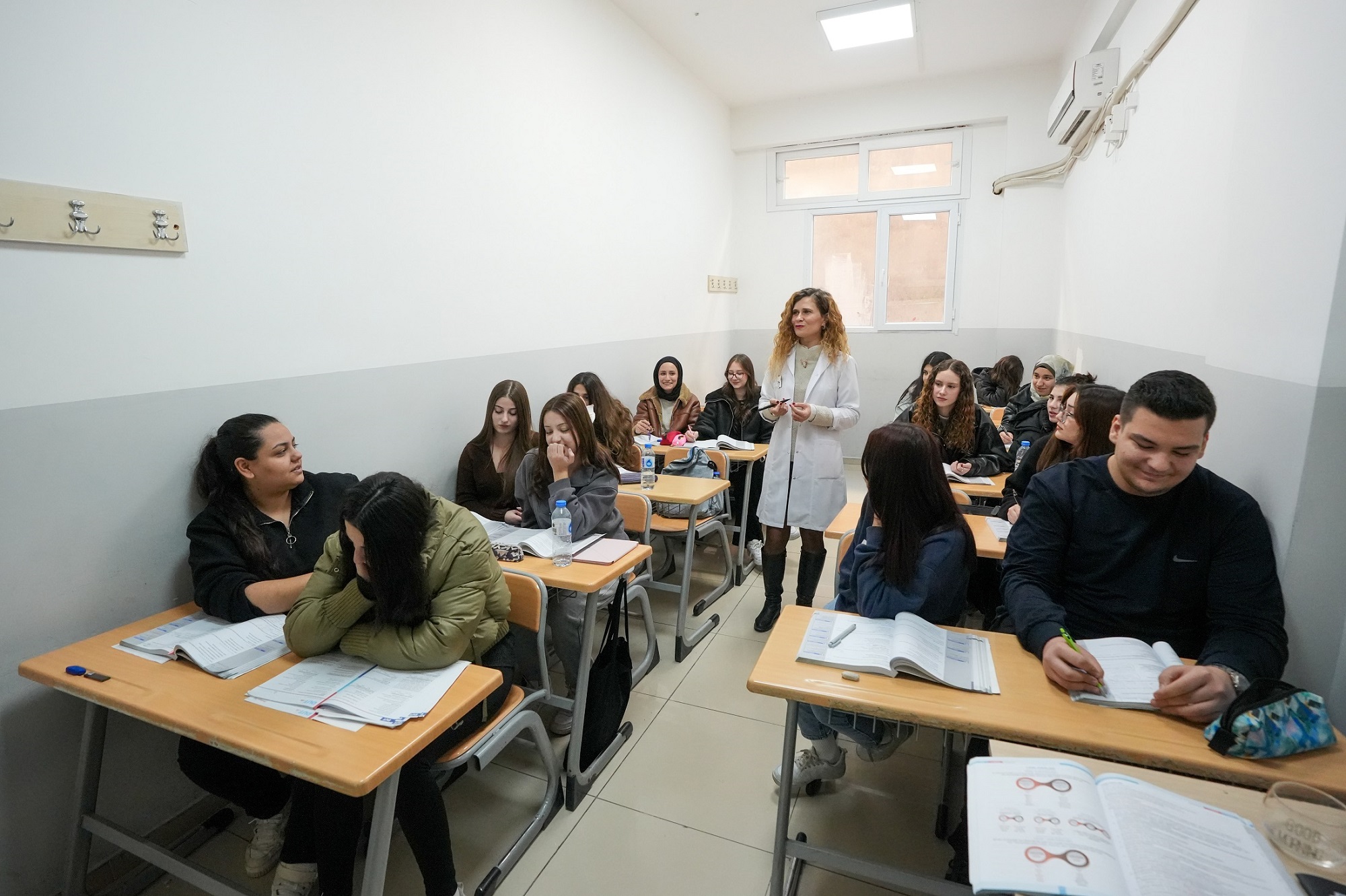 Gaziemir Belediyesi, Destek Eğitim Kursu (Gazi̇dek) Üzerinden Sunduğu Ücretsiz Eğitim Hizmetiyle Öğrencilerin Lise Ve Üniversite Giriş Sınavlarına Nitelikli Bir Hazırlık Sürecinden Geçmesini Sağlıyor. (3)