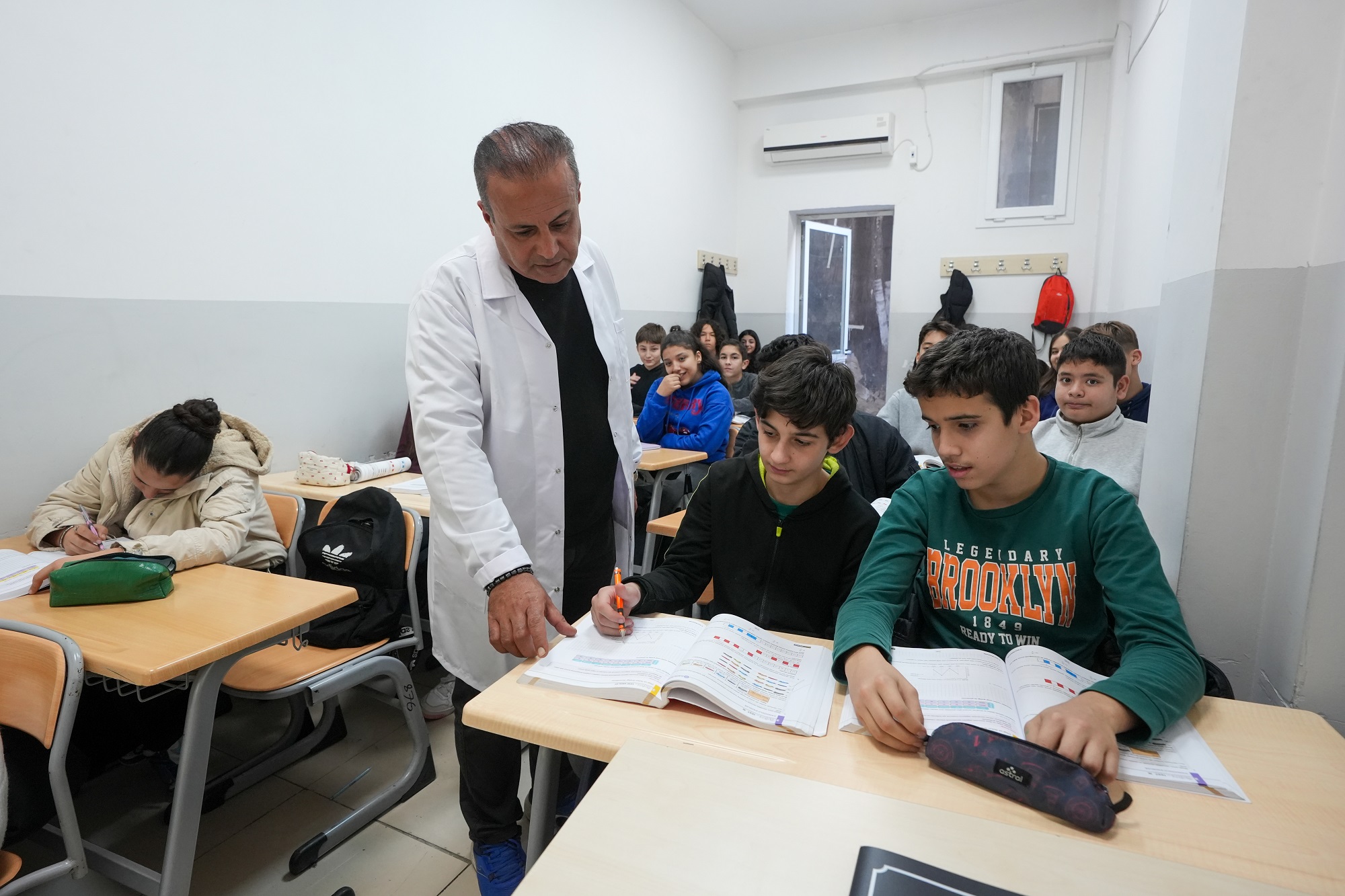 Gaziemir Belediyesi, Destek Eğitim Kursu (Gazi̇dek) Üzerinden Sunduğu Ücretsiz Eğitim Hizmetiyle Öğrencilerin Lise Ve Üniversite Giriş Sınavlarına Nitelikli Bir Hazırlık Sürecinden Geçmesini Sağlıyor. (5)