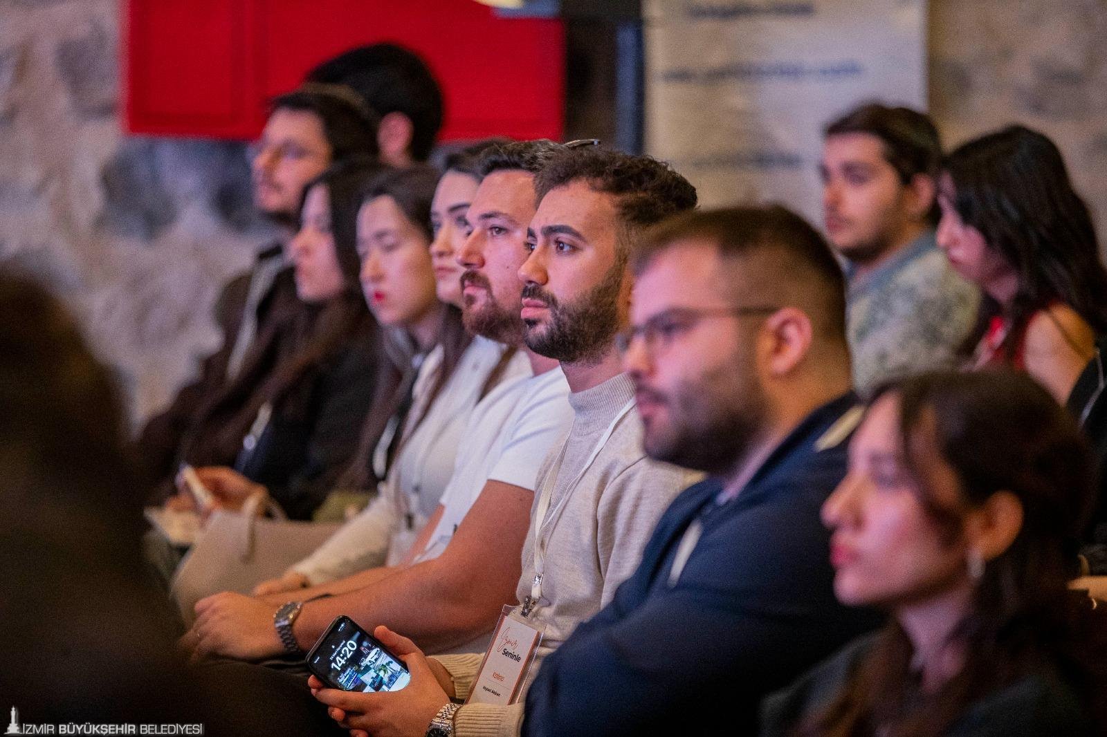 Gençlerin Dinamizmi İzmir’de Sosyal Dönüşümü Hızlandırıyor (6)