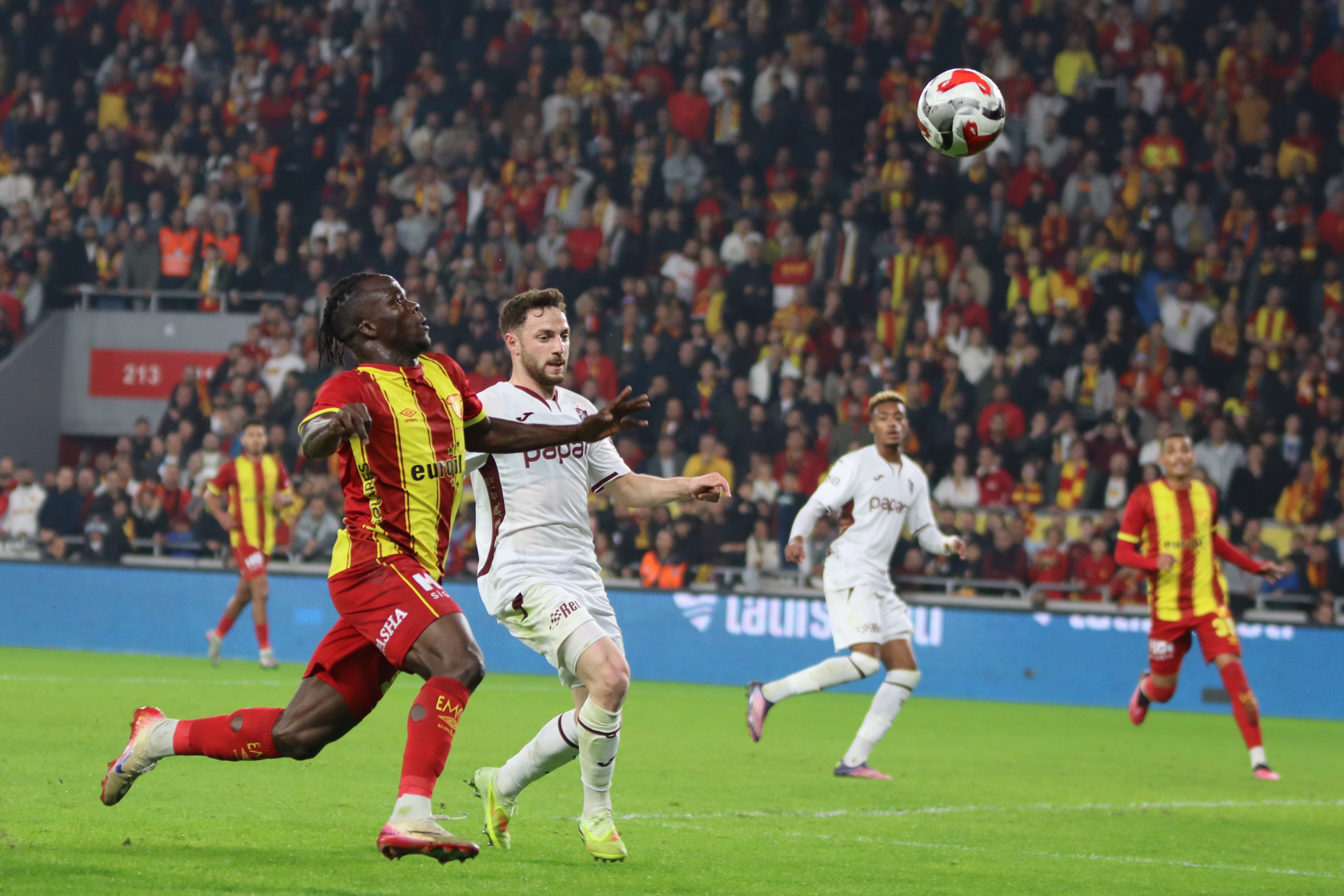 Göztepe Evinde Üzüldü Trabzonspor Muçi Ile Güldü! (6)