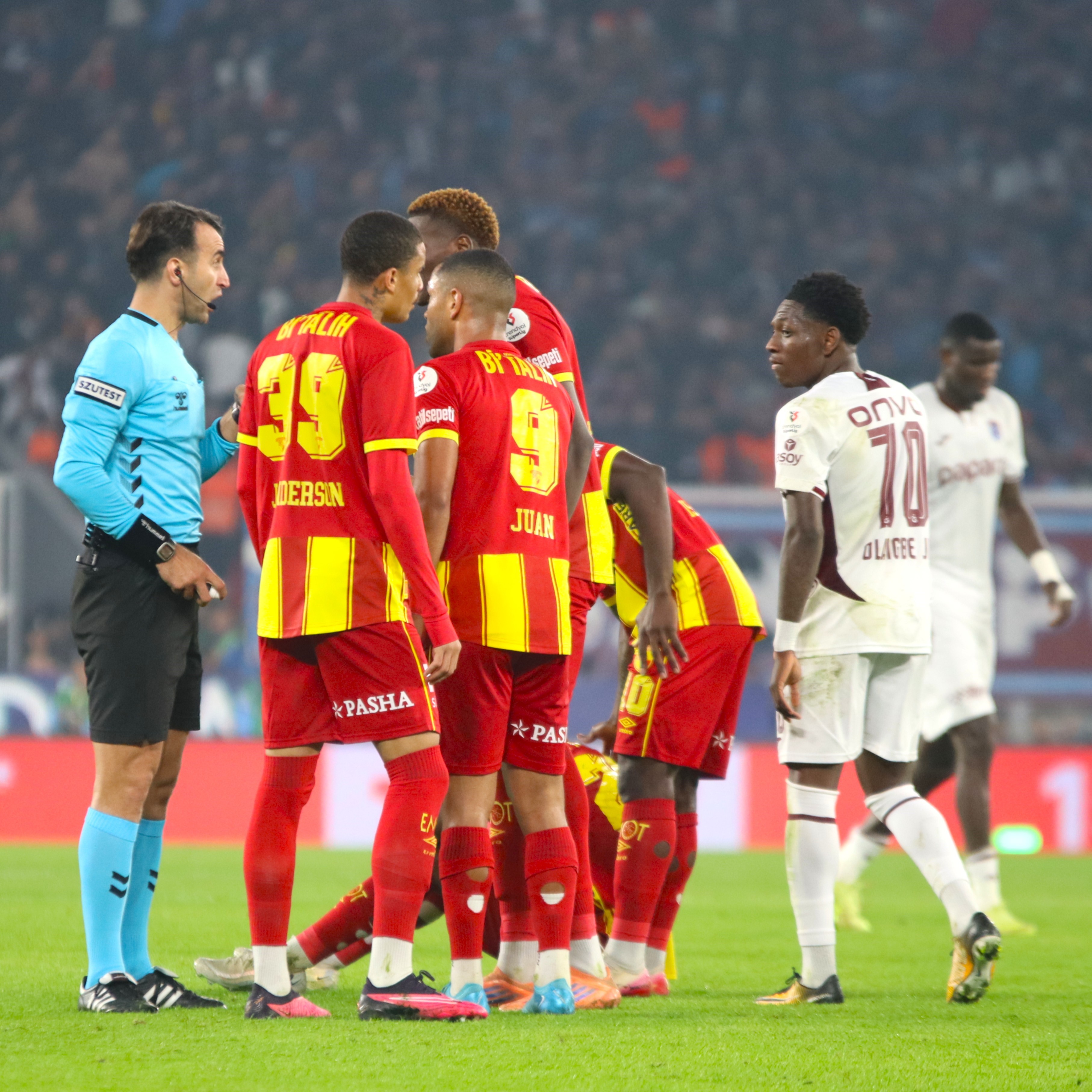 Göztepe Evinde Üzüldü Trabzonspor Muçi Ile Güldü! (7)
