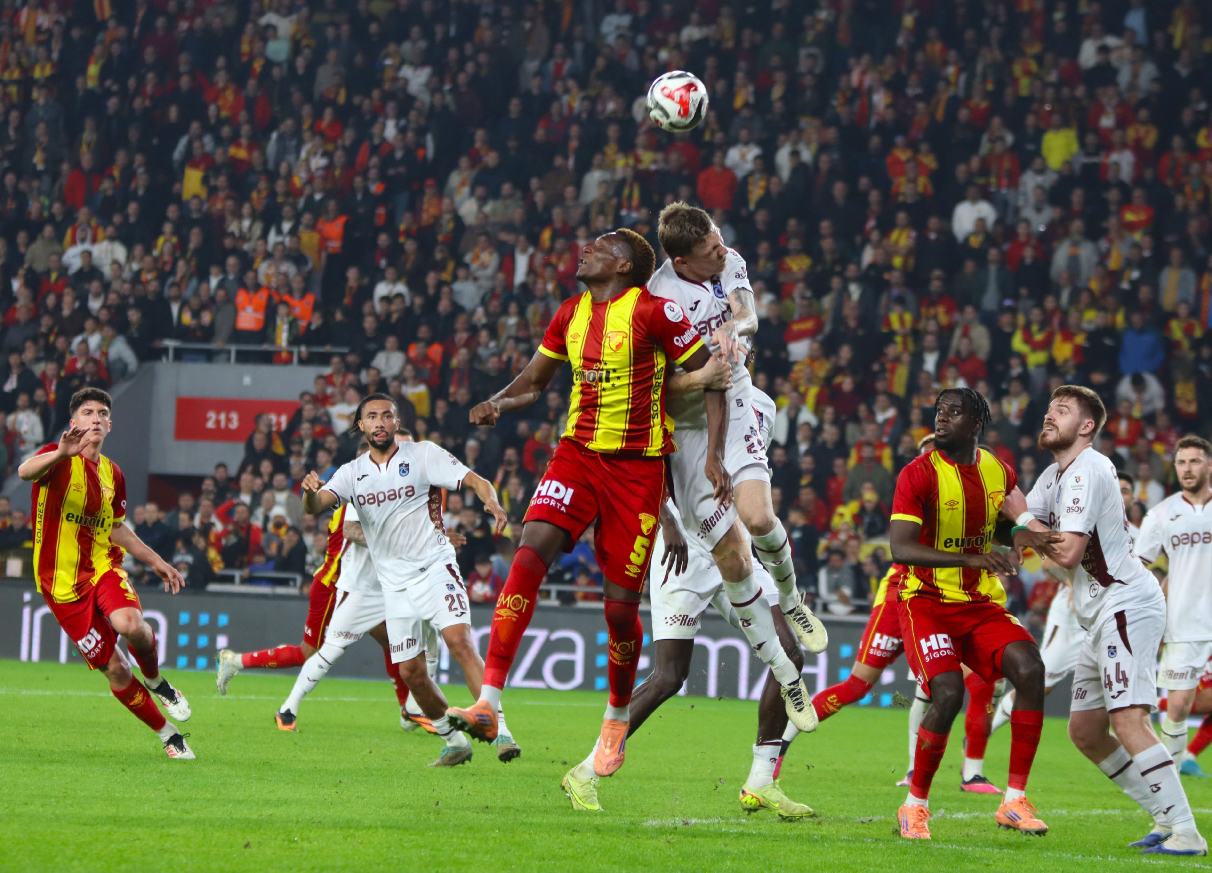 Göztepe, Iç Sahada Ilk Kez Kaybetti! Seriyi Trabzon Bozdu (1)