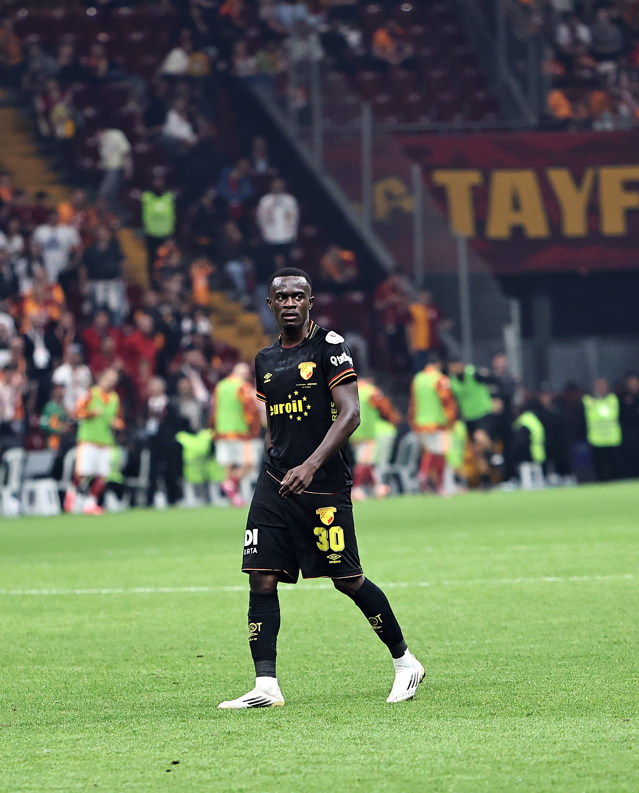 Göztepe'de Anthony Dennis Kariyerinin En Golcü Sezonunu Yaşıyor (3)