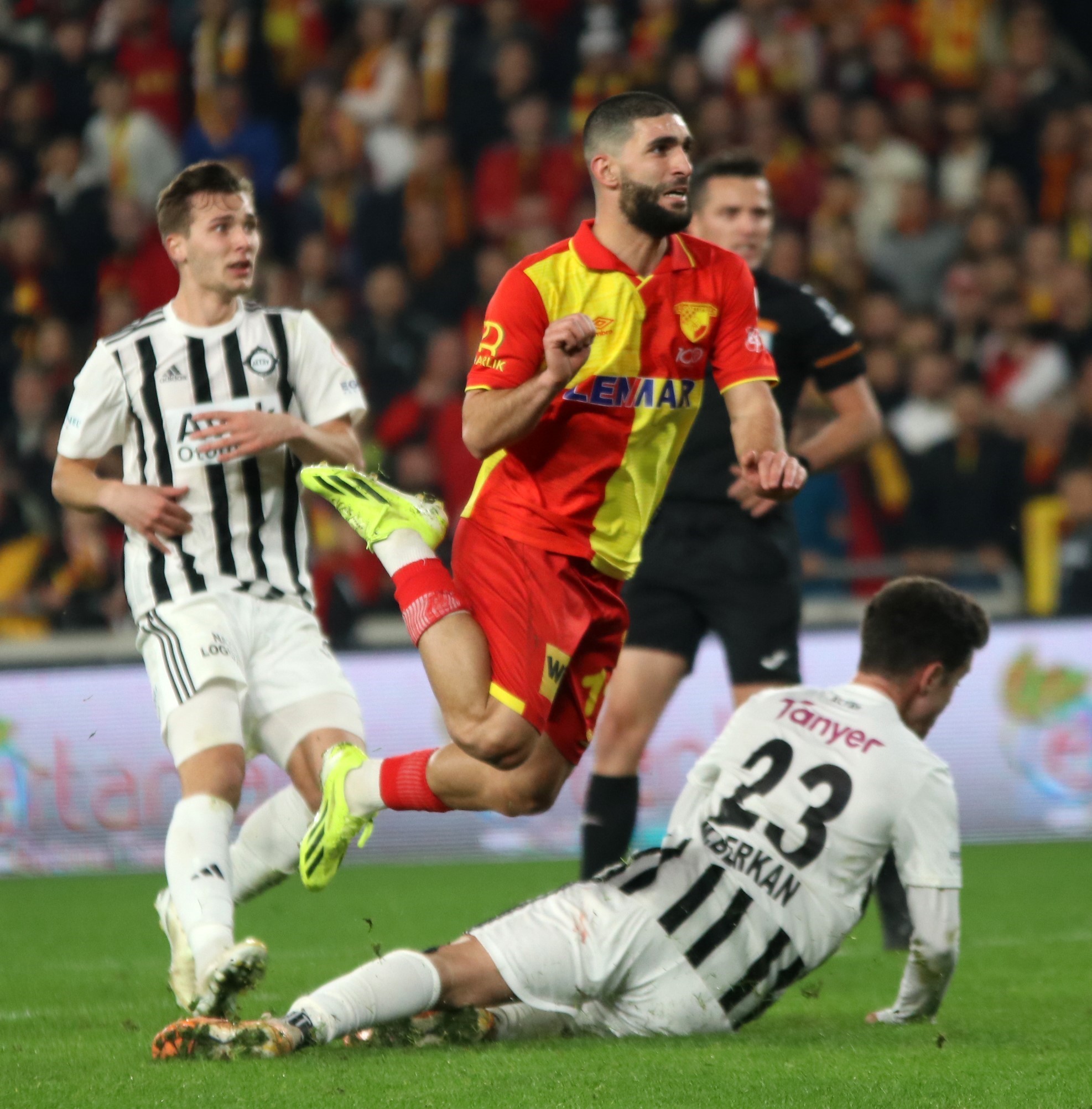 Göztepe’nin Şampiyonluk Yaşayan Ismi Ayrılıyor! (2)