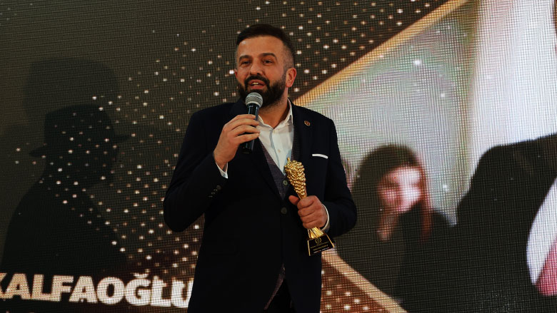 Hakan Kalfaoğlu, 2025 Yılının En Başarılı Erkek Siyasetçisi Seçildi (1)