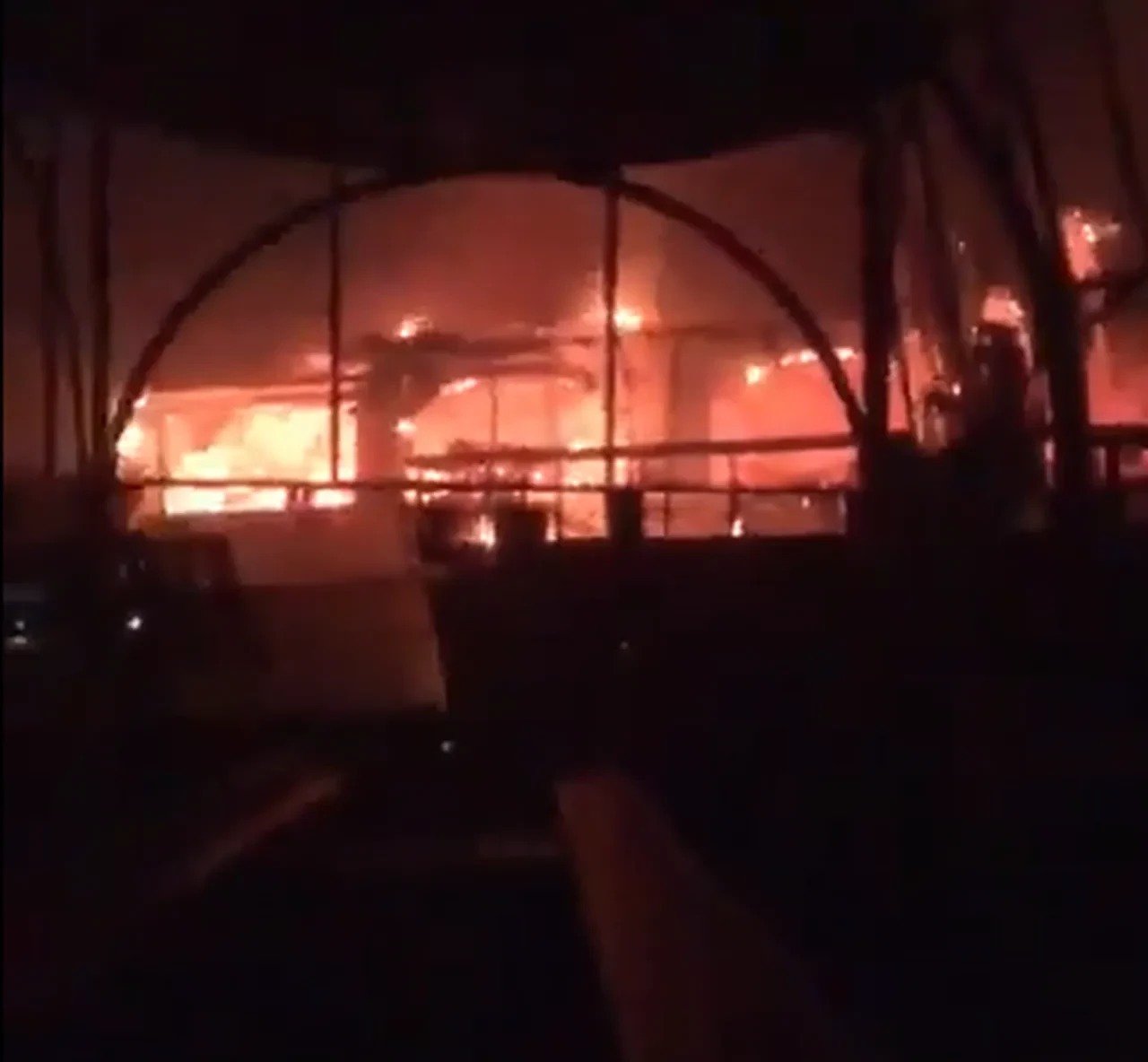 Hindistanda Gece Kulubunde Yangi