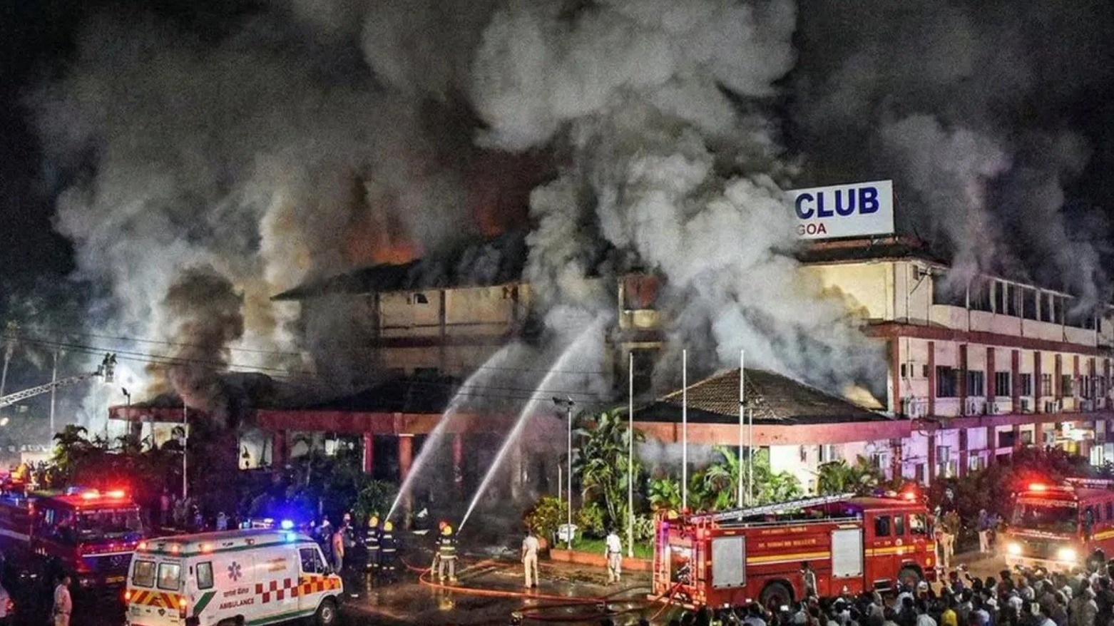 Hindistan'da Gece Kulübünde Yangın