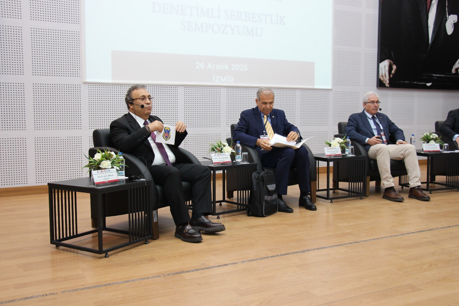 Hukuk Dünyası İzmir’de Denetimli Serbestliği Tartıştı (2)