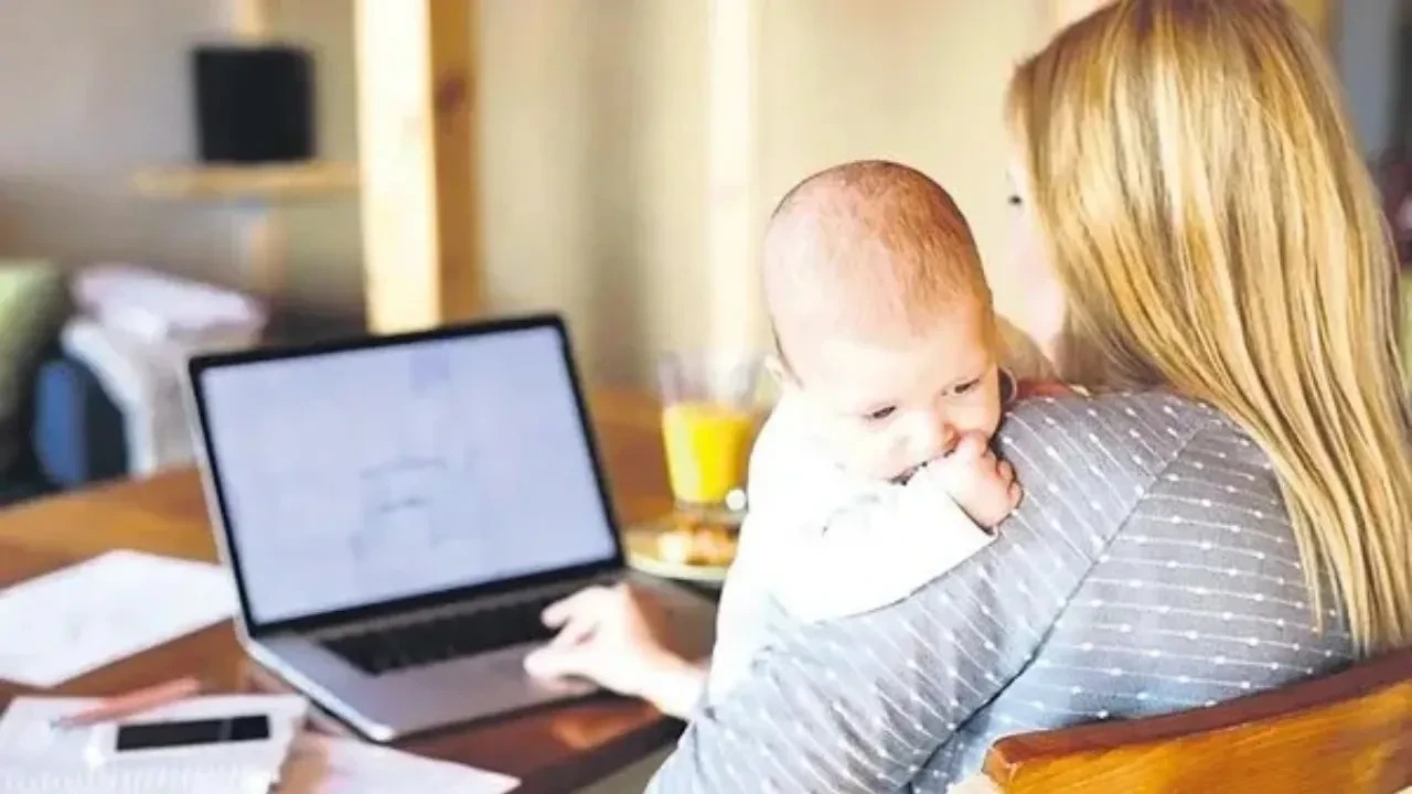 Hukumet Dugmeye Basti Annelerin