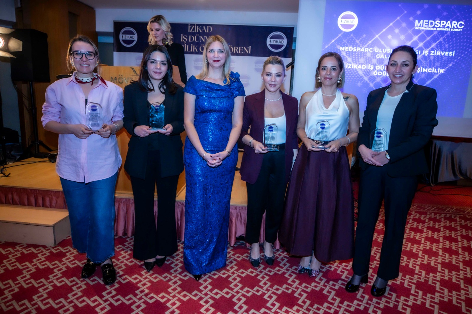 İzi̇kad 6. İş Dünyası Girişimcilik Ödülleri Sahiplerini Buldu (2)