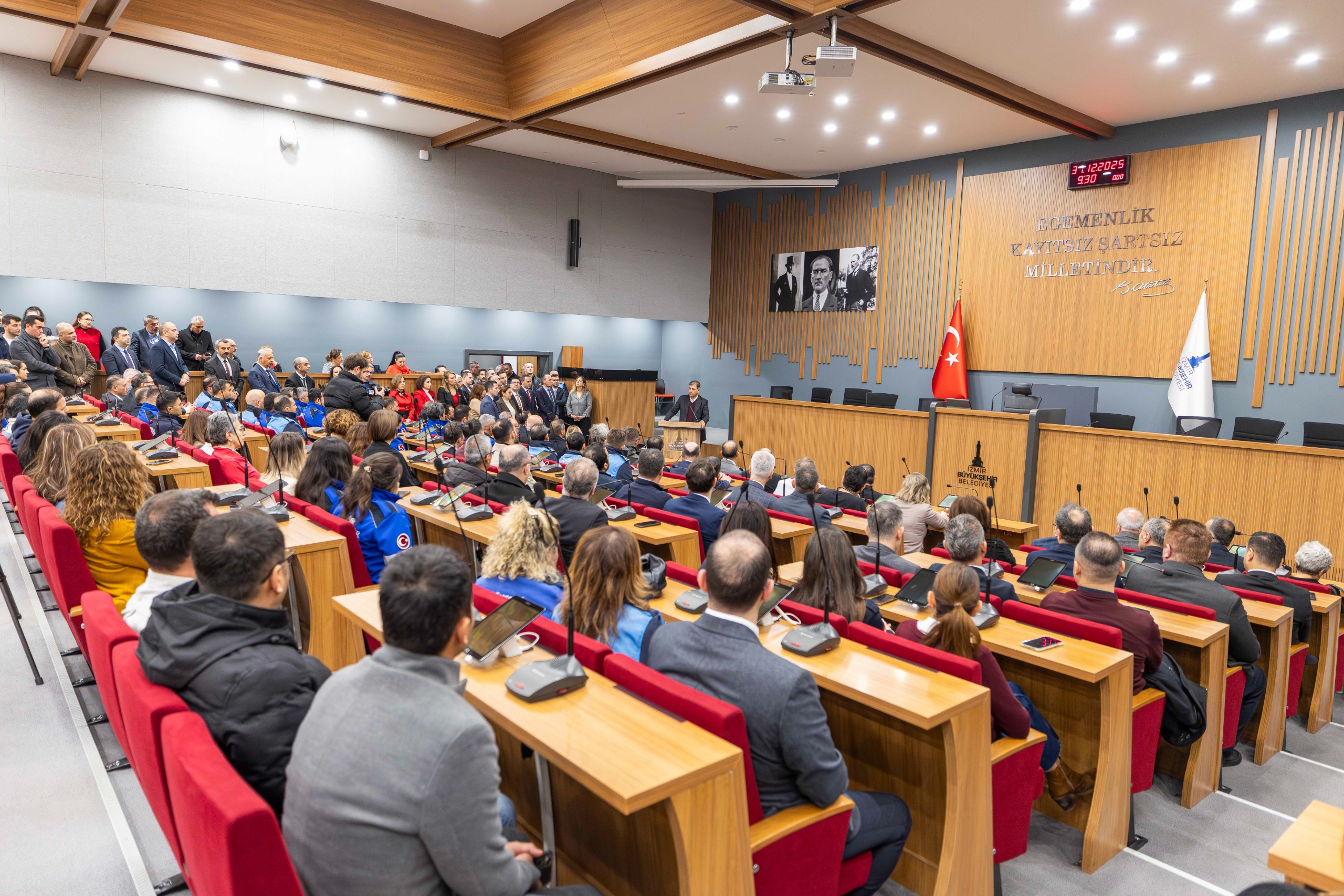 İzmir Büyükşehir Belediyesi Ailesi Yeni Yılı Birlikte Karşıladı 'İşimiz Namusumuzdur' (5)