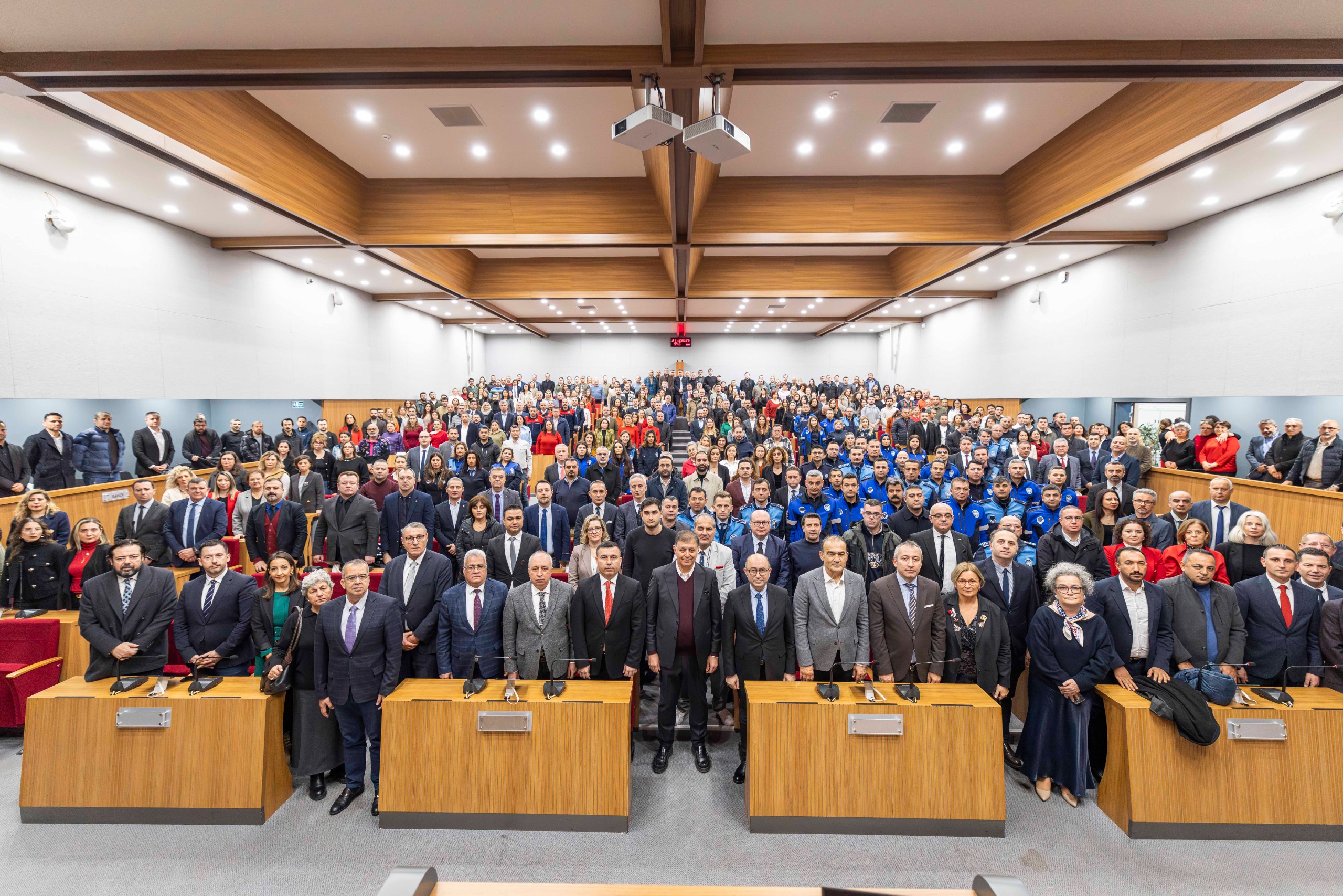İzmir Büyükşehir Belediyesi Ailesi Yeni Yılı Birlikte Karşıladı 'İşimiz Namusumuzdur' (7)