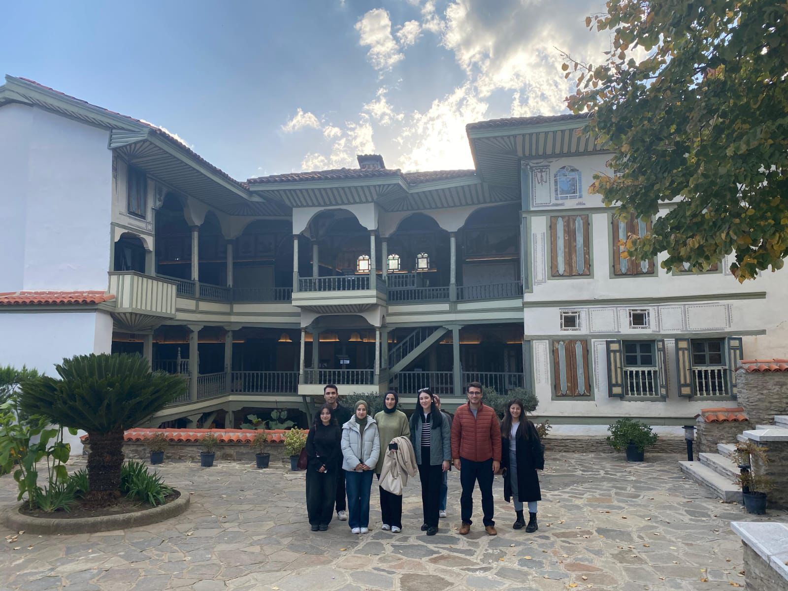 İzmir Büyükşehir Belediyesi, Bakırçay Üniversitesi’nde Öğrenim Gören Üniversite Öğrencileri Için Tire Ilçesine Yönelik Kültürel Ve Tanıtım Amaçlı Bir Gezi Programı Düzenledi. (4)