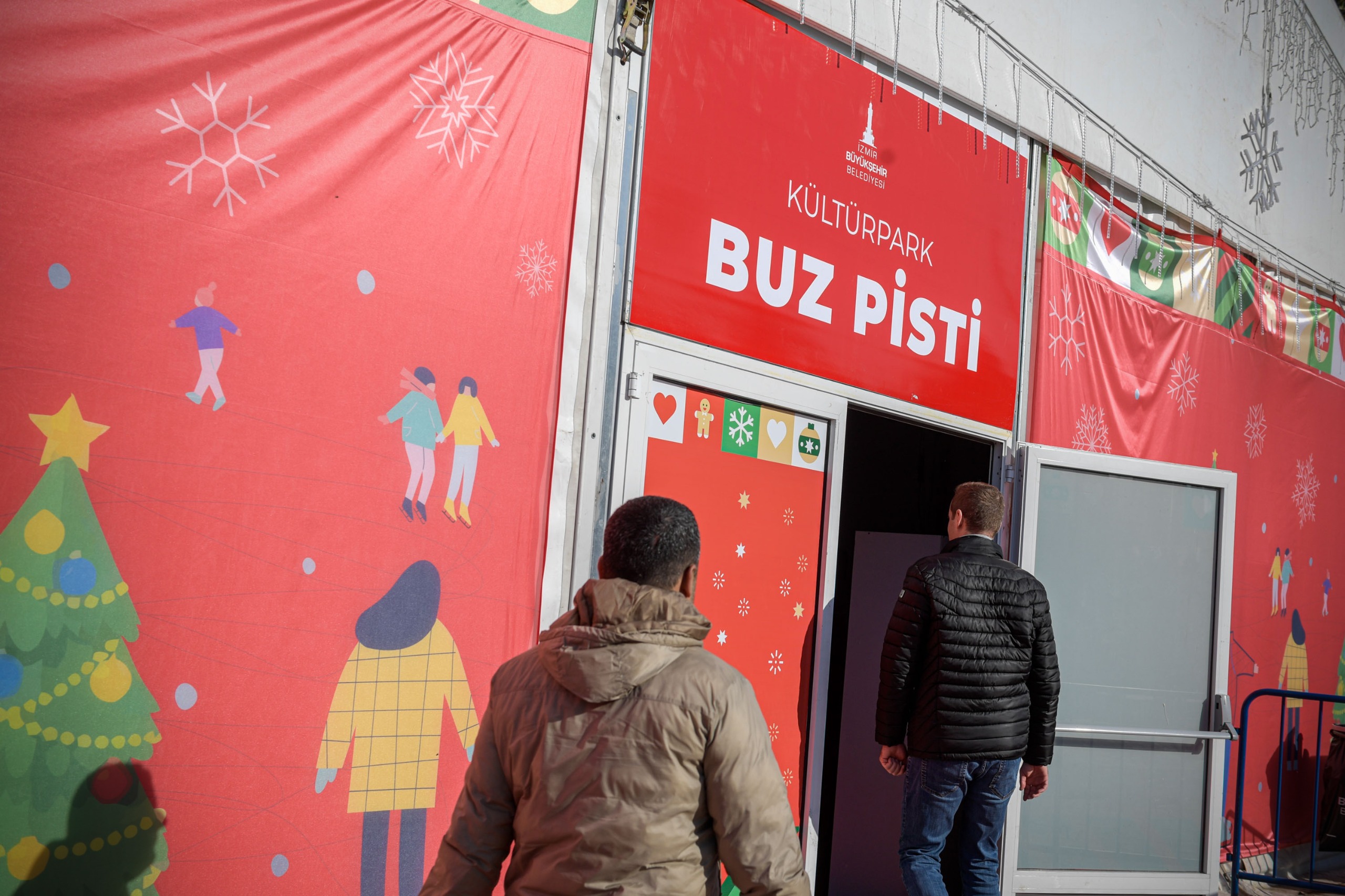 İzmir Büyükşehir Belediyesi’nin Düzenlediği Yeni Yıl Festivali, Kente Kış Eğlencesini Taşıdı (2)