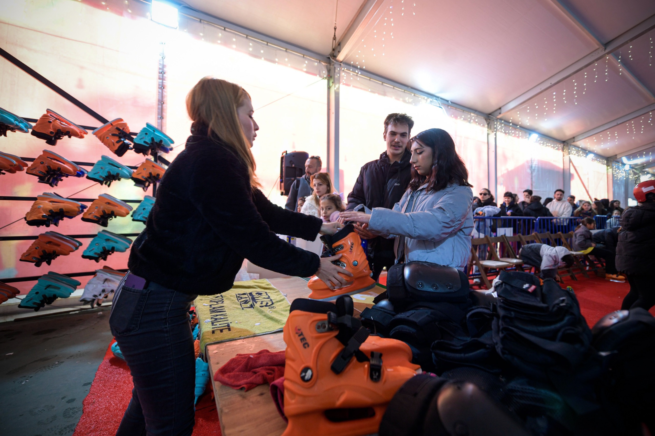 İzmir Büyükşehir Belediyesi’nin Düzenlediği Yeni Yıl Festivali, Kente Kış Eğlencesini Taşıdı (3)