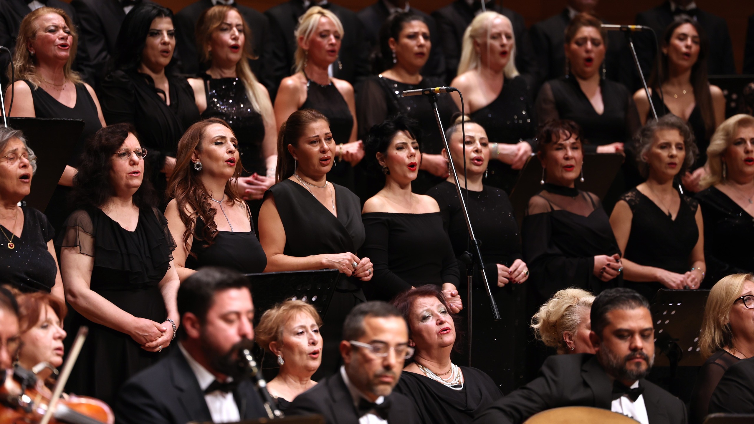 İzmir Büyükşehir Korosu 'Sonbahar Şarkıları'yla Büyüledi (10)