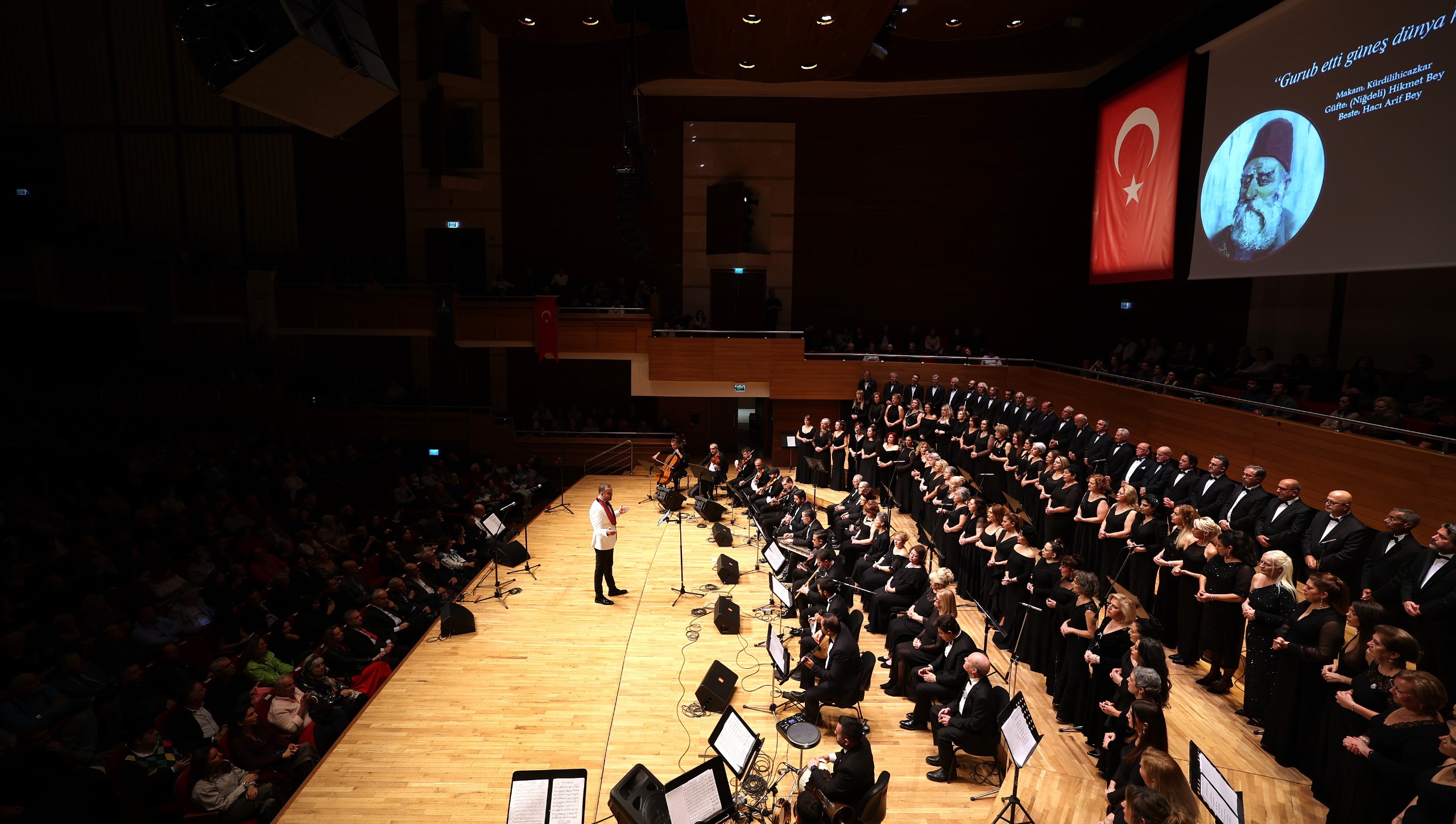 İzmir Büyükşehir Korosu 'Sonbahar Şarkıları'yla Büyüledi (4)