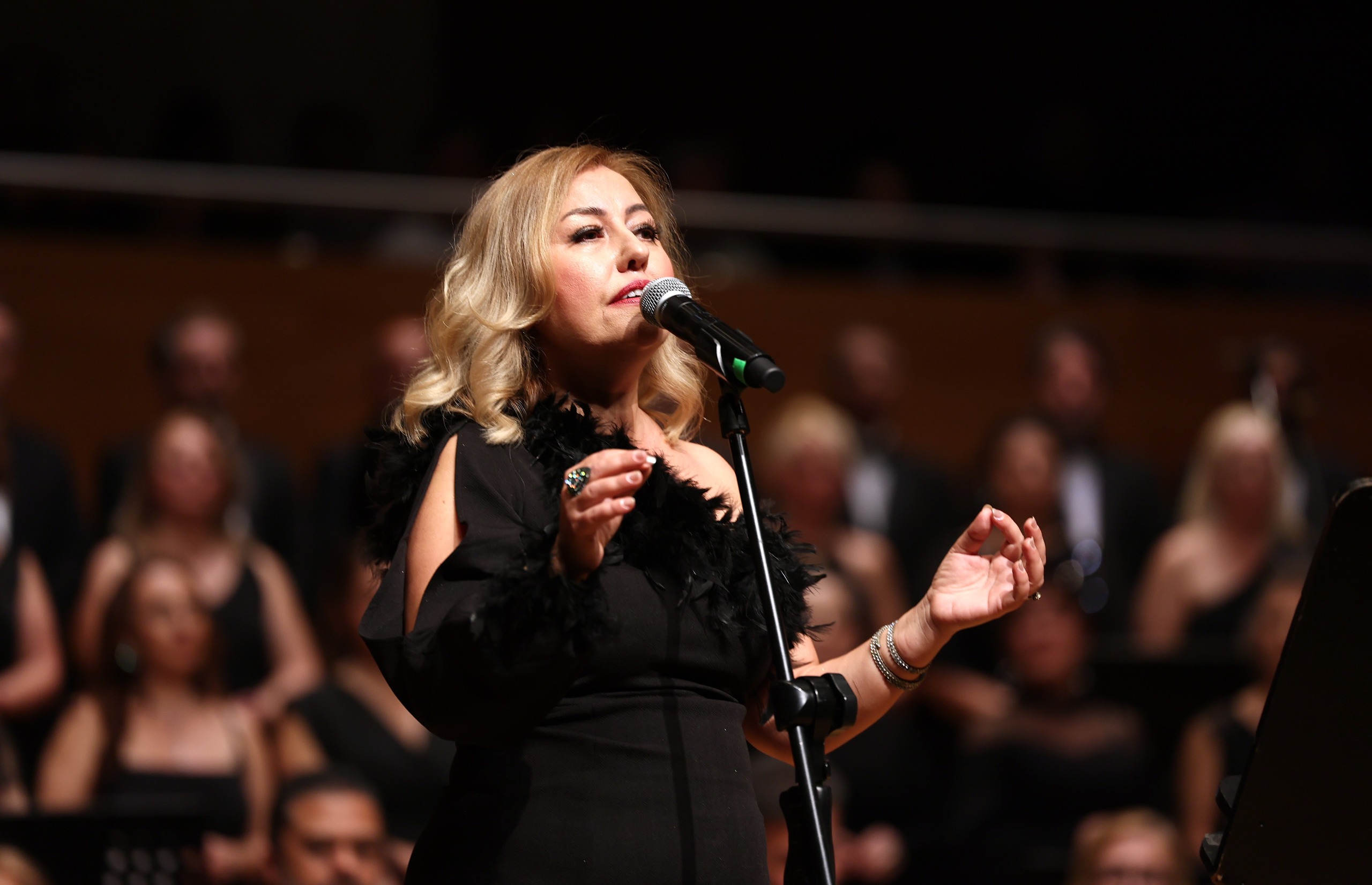 İzmir Büyükşehir Korosu 'Sonbahar Şarkıları'yla Büyüledi (8)