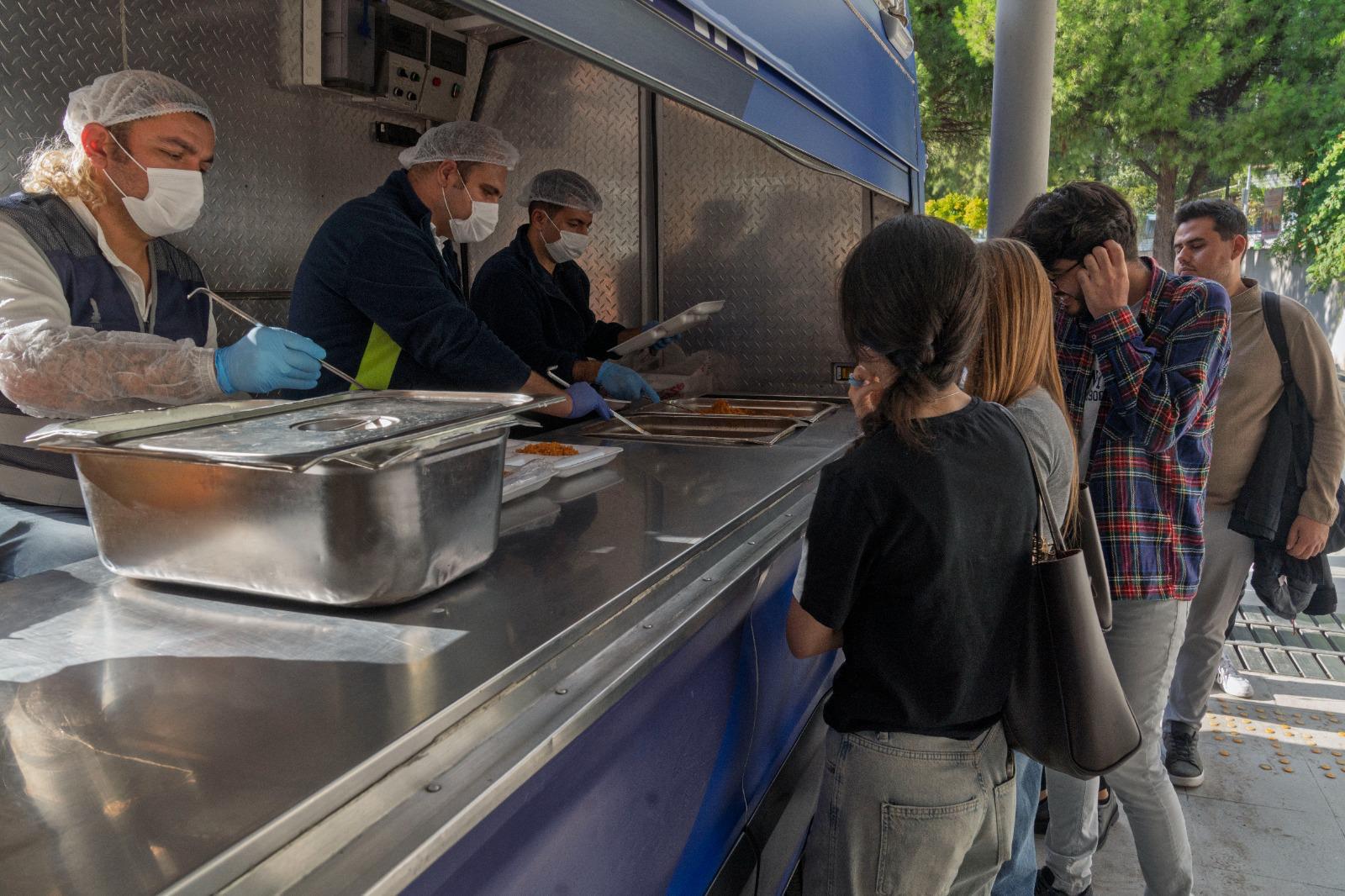 İzmir Büyükşehir Öğrencinin Yanında Olmaya Devam Ediyor (13)