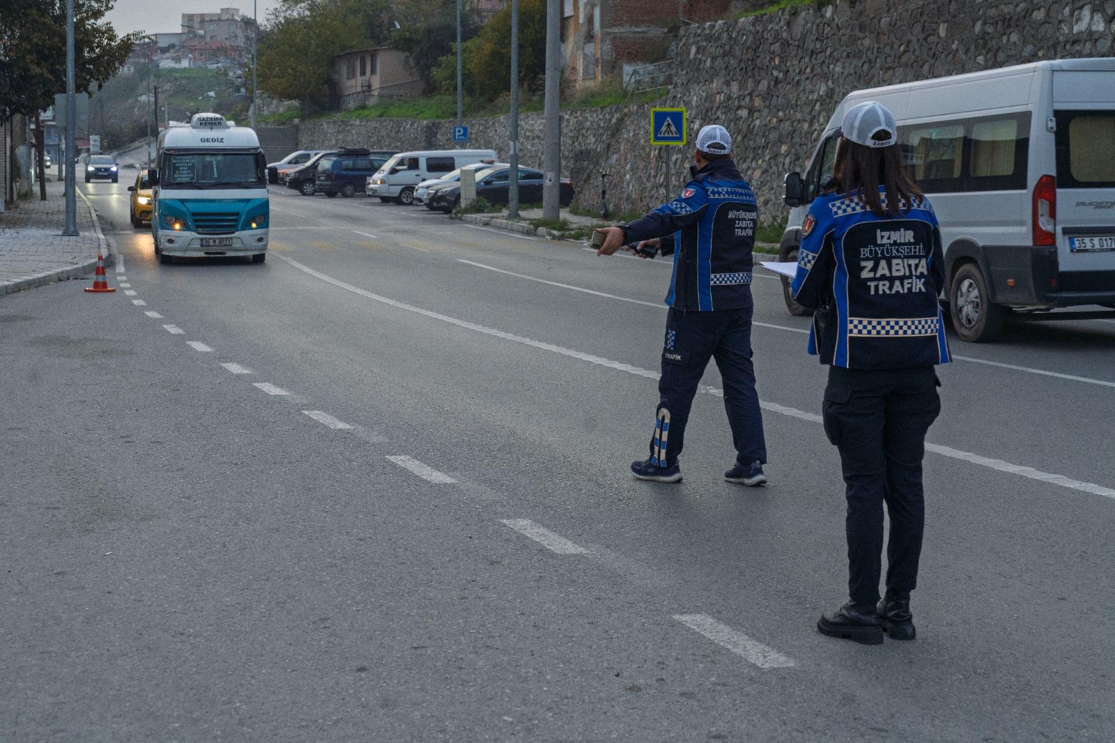 İzmir Büyükşehir Zabıtası’ndan Dronlu Trafik Takibi! (7)