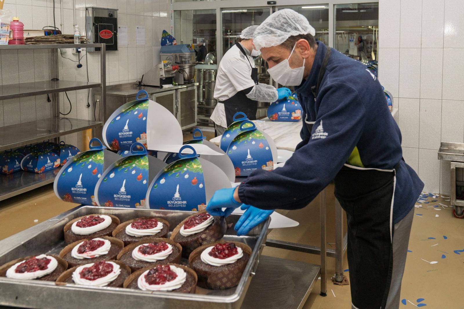 İzmir Büyükşehir’den 3 Bin 20 Aileye Yeni Yıl Hediyesi (13)