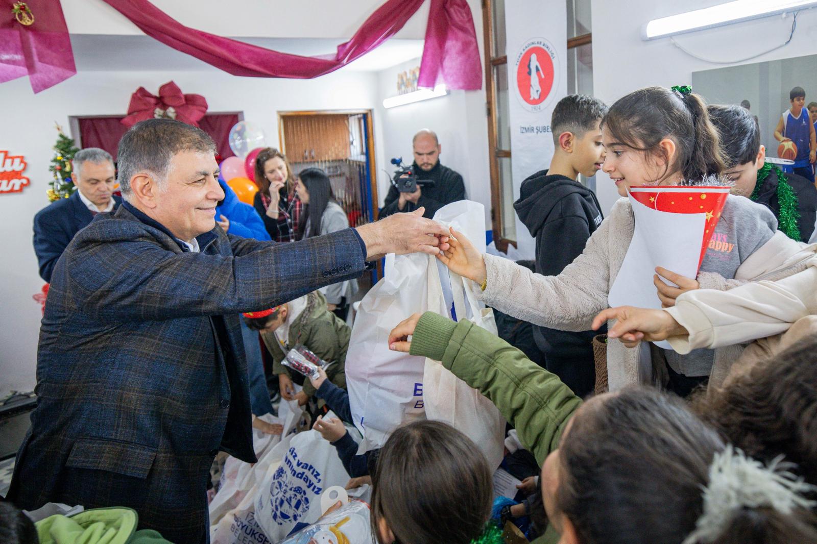 İzmir Büyükşehir’den Basmane’ye Özel Yeni Yıl Etkinliği (9)