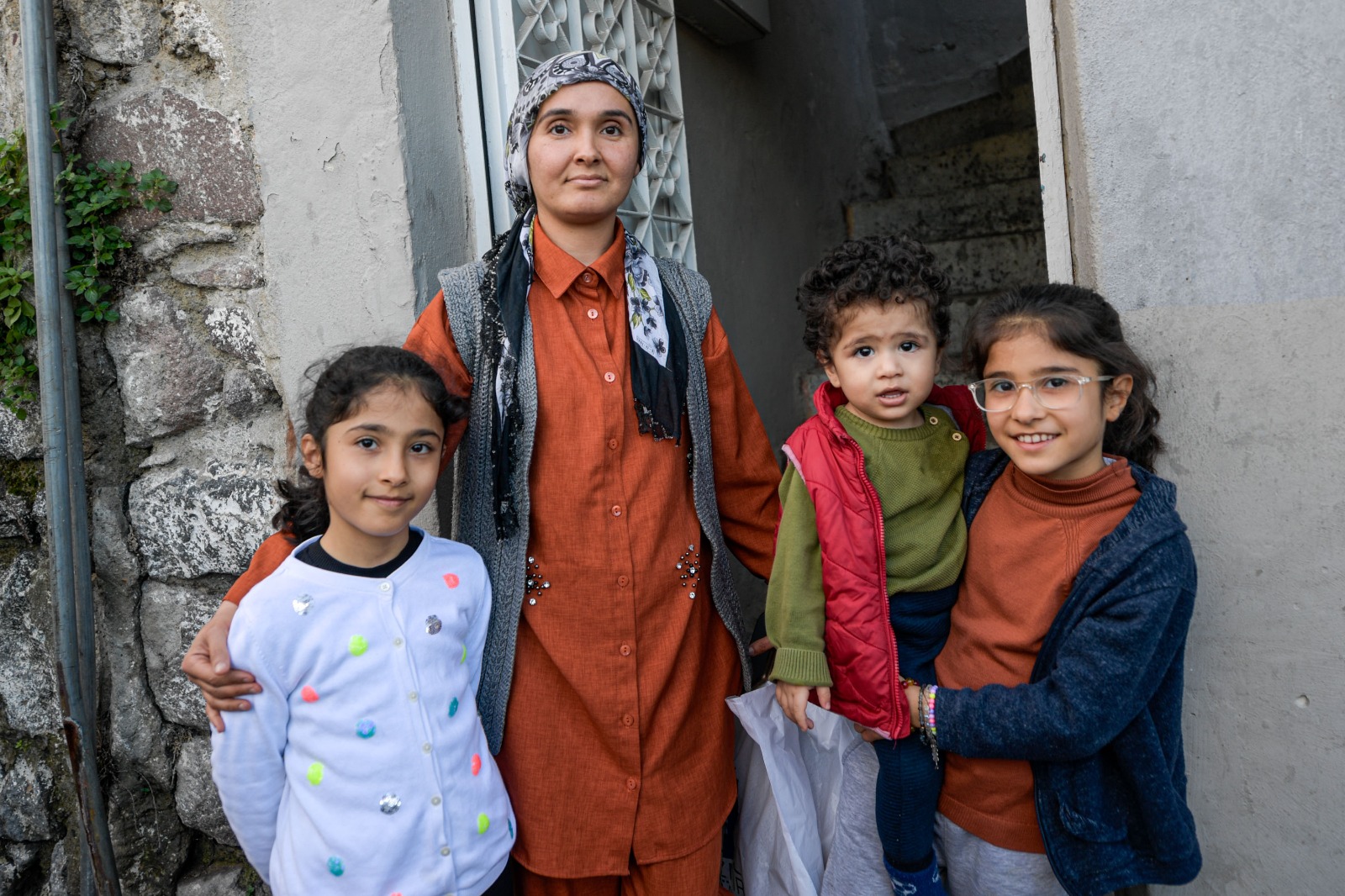 İzmir Büyükşehir’den Soğuklara Karşı Dev Yardım Binlerce Aile Yararlanıyor (2)