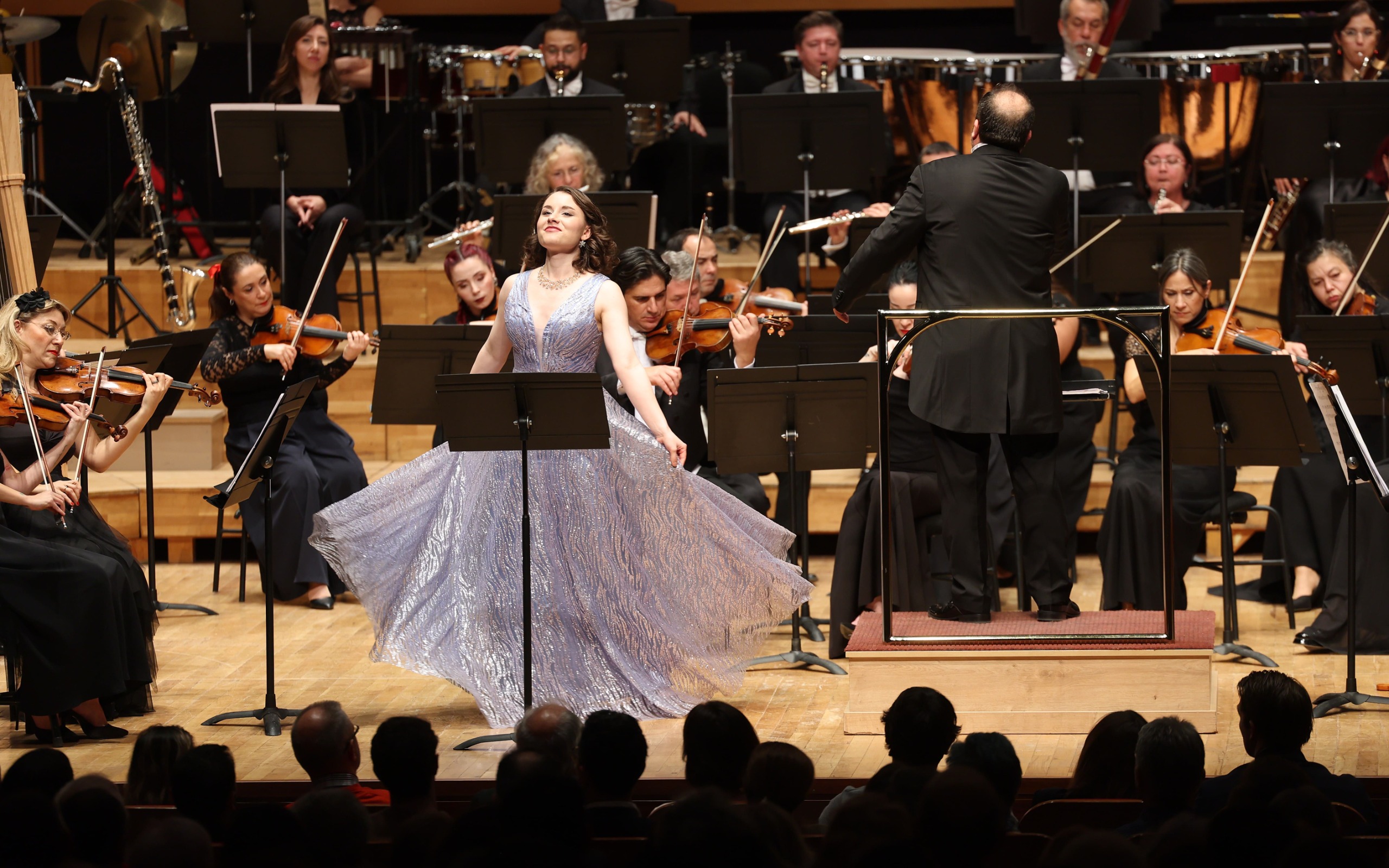 İzmir Devlet Senfoni Orkestrası (İzdso), Yeni Yıl Öncesinde Düzenlediği Özel Konserle Sanatseverlerle Buluştu (4)