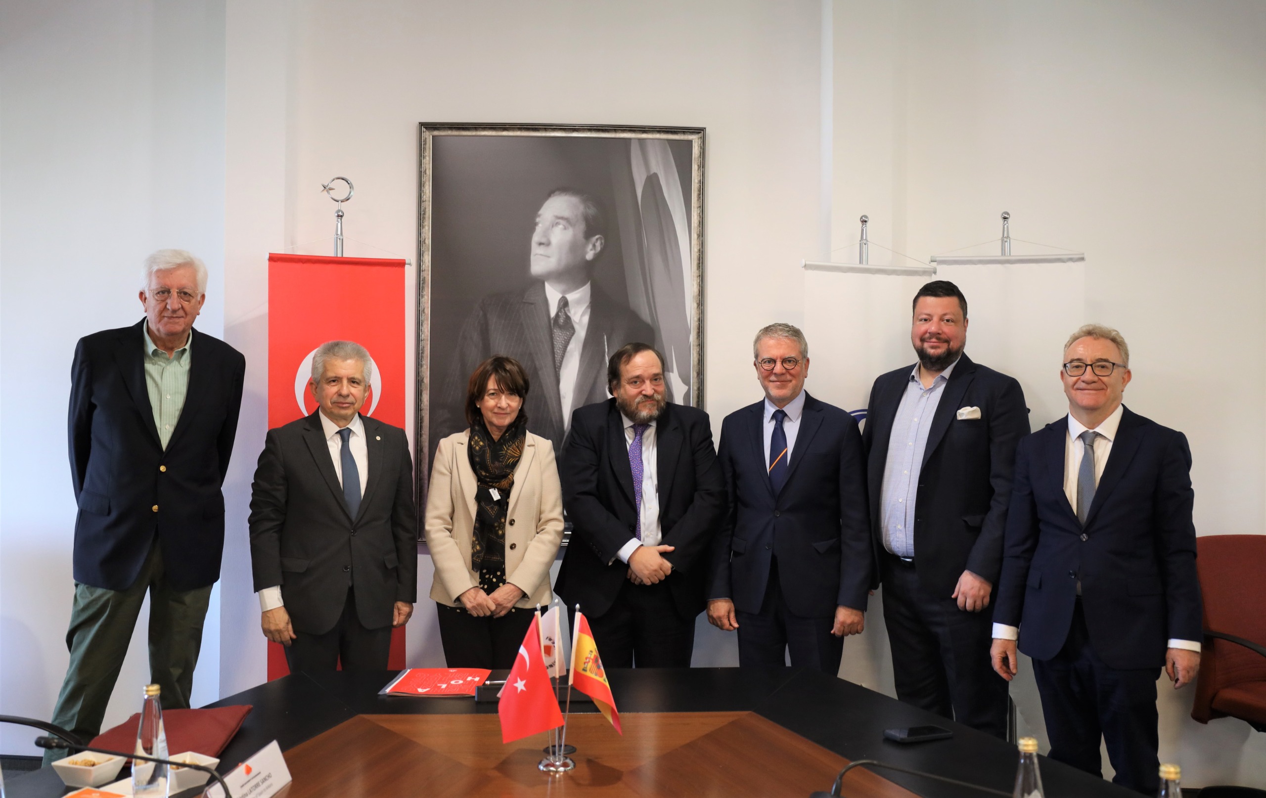 İzmir Ekonomi Üniversitesi (İeü), Uluslararası Alandaki Iş Birliklerine Bir Yenisini Daha Ekleyerek İspanya Merkezli Cervantes Enstitüsü Ile Protokol Imzaladı.