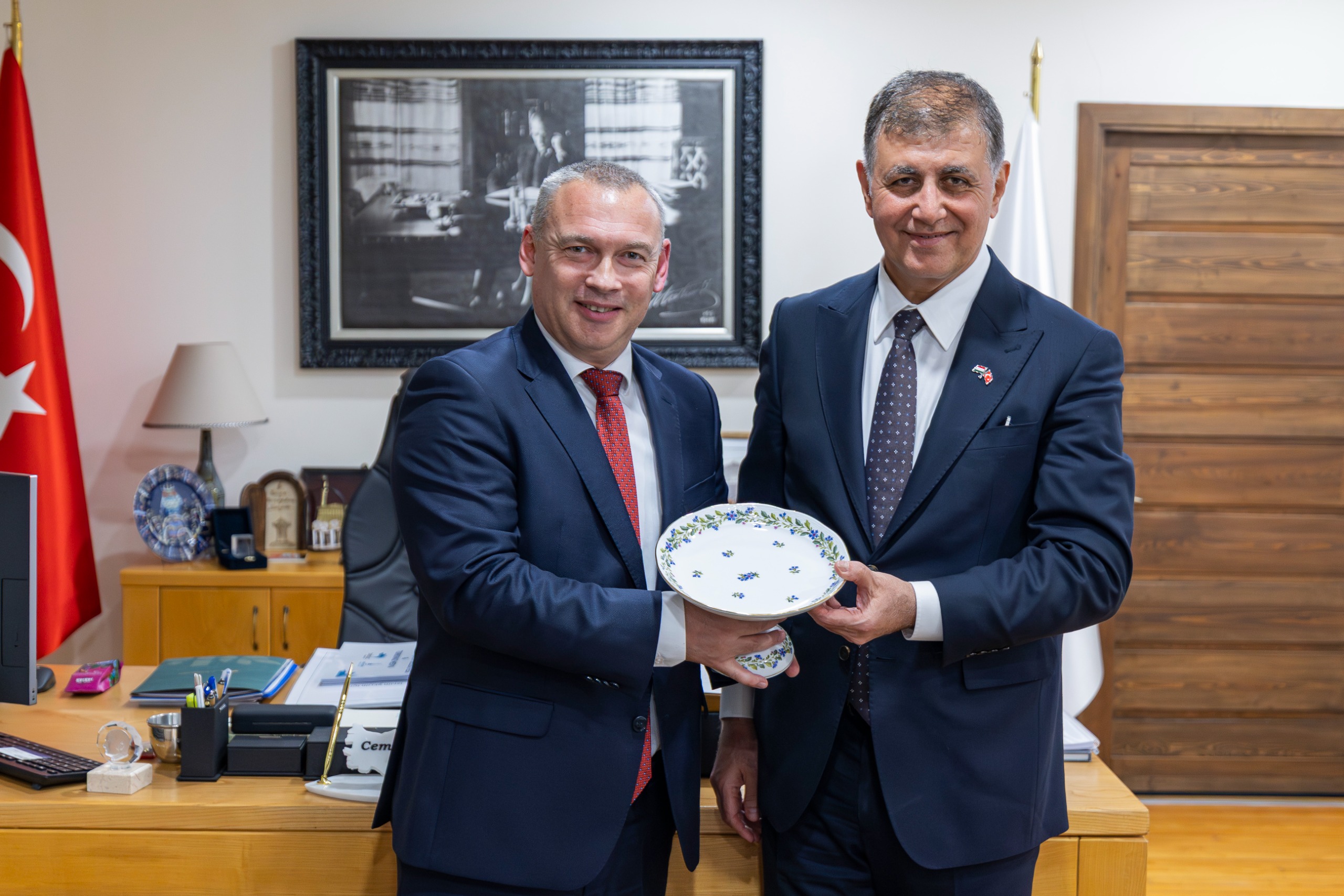 İzmir Ile Macaristan Arasında Kardeş Kent Adımı Atıldı (1)