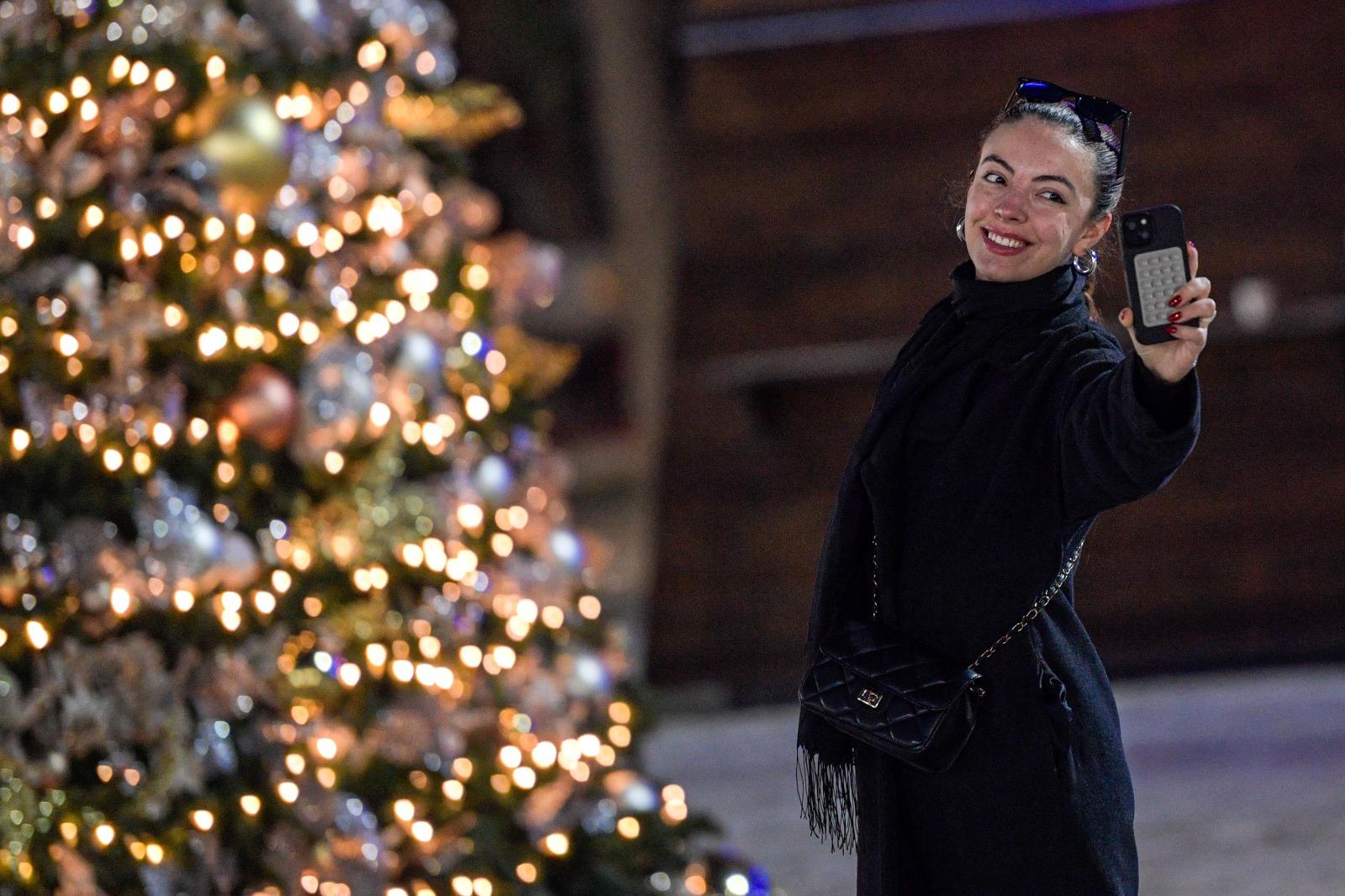 İzmir Yeni Yıla Işıl Işıl Giriyor Kent Rengarenk Süslendi (9)