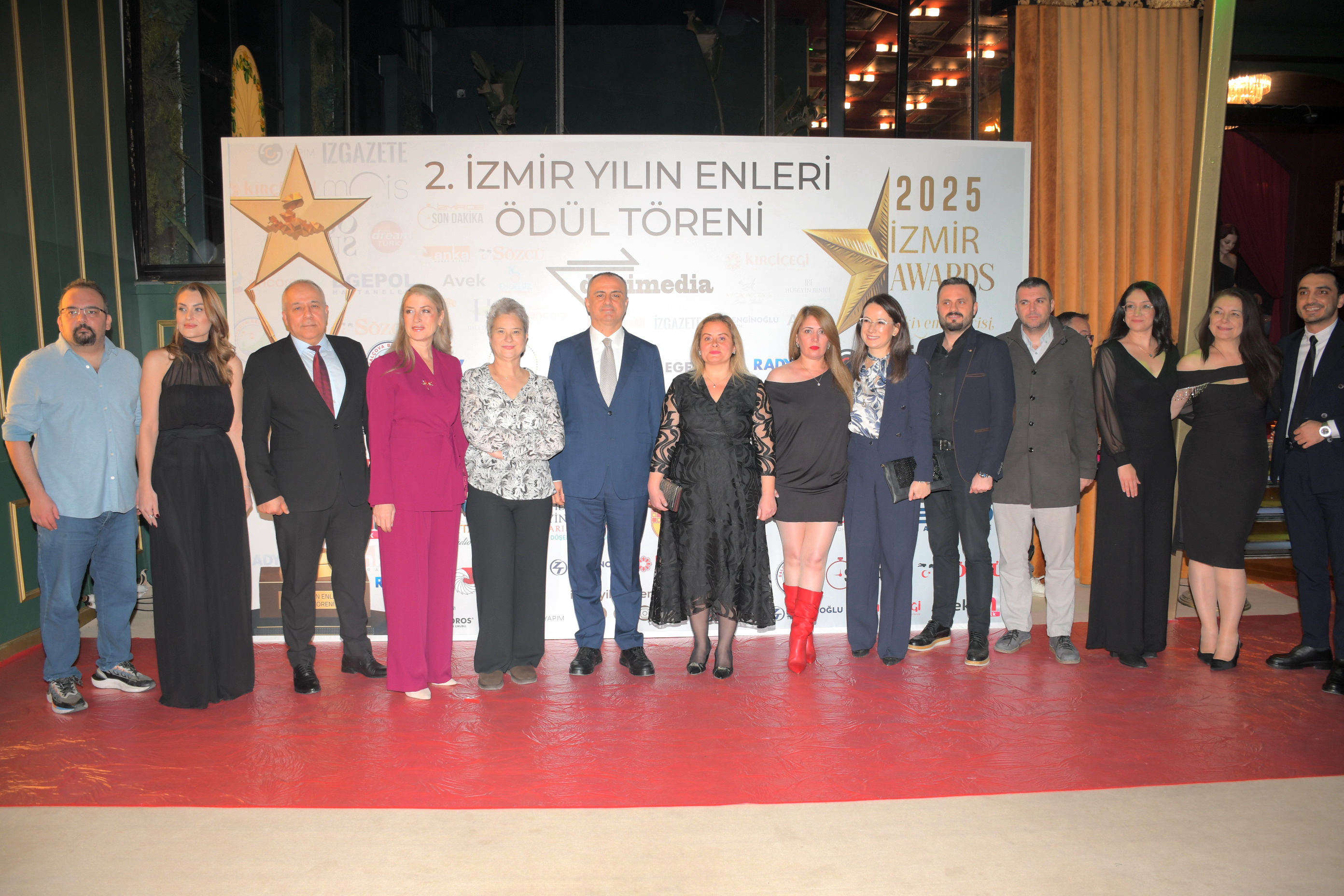 İzmir’de Alkışlar Sağlık Sektörüneydi Yılın En Iyisi Açıklandı (1)