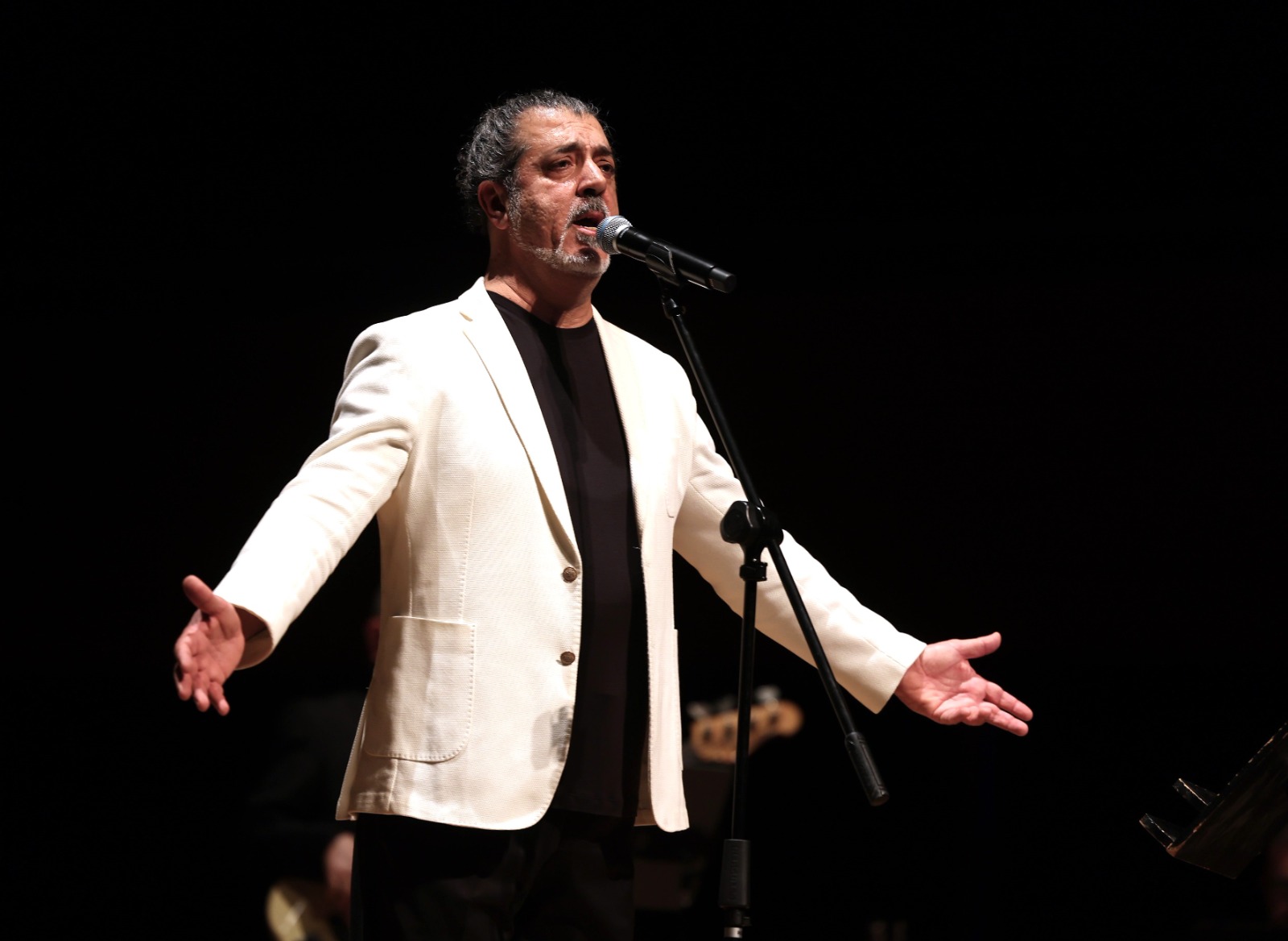 İzmir’de Cem Karaca Şarkıları Hep Bir Ağızdan Söylendi (2)