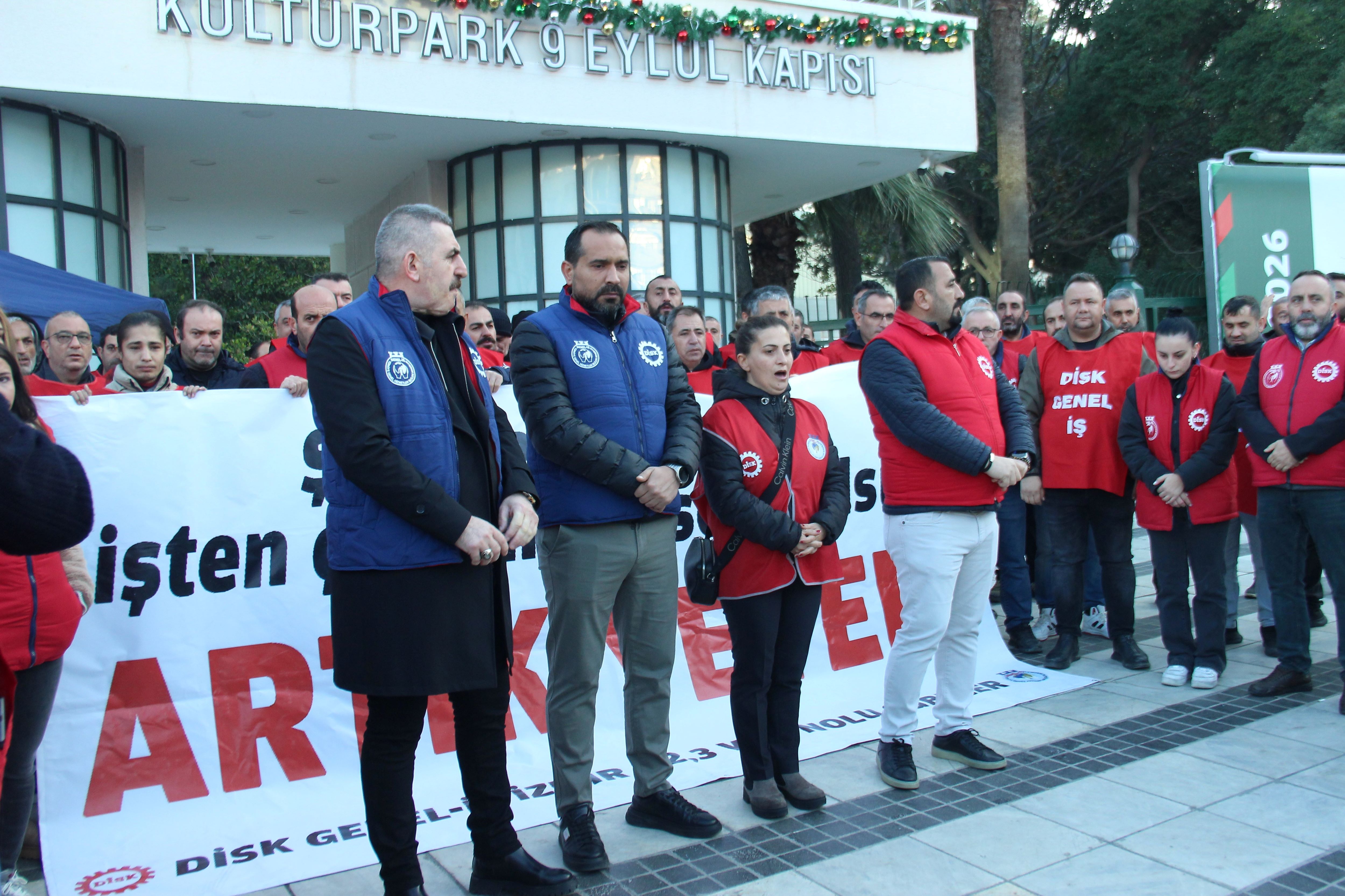 İzmir’de 'Çıplak Ayak' Eylemi Beşinci Gününde 'Ödeme Takvimi Istiyoruz' (5)