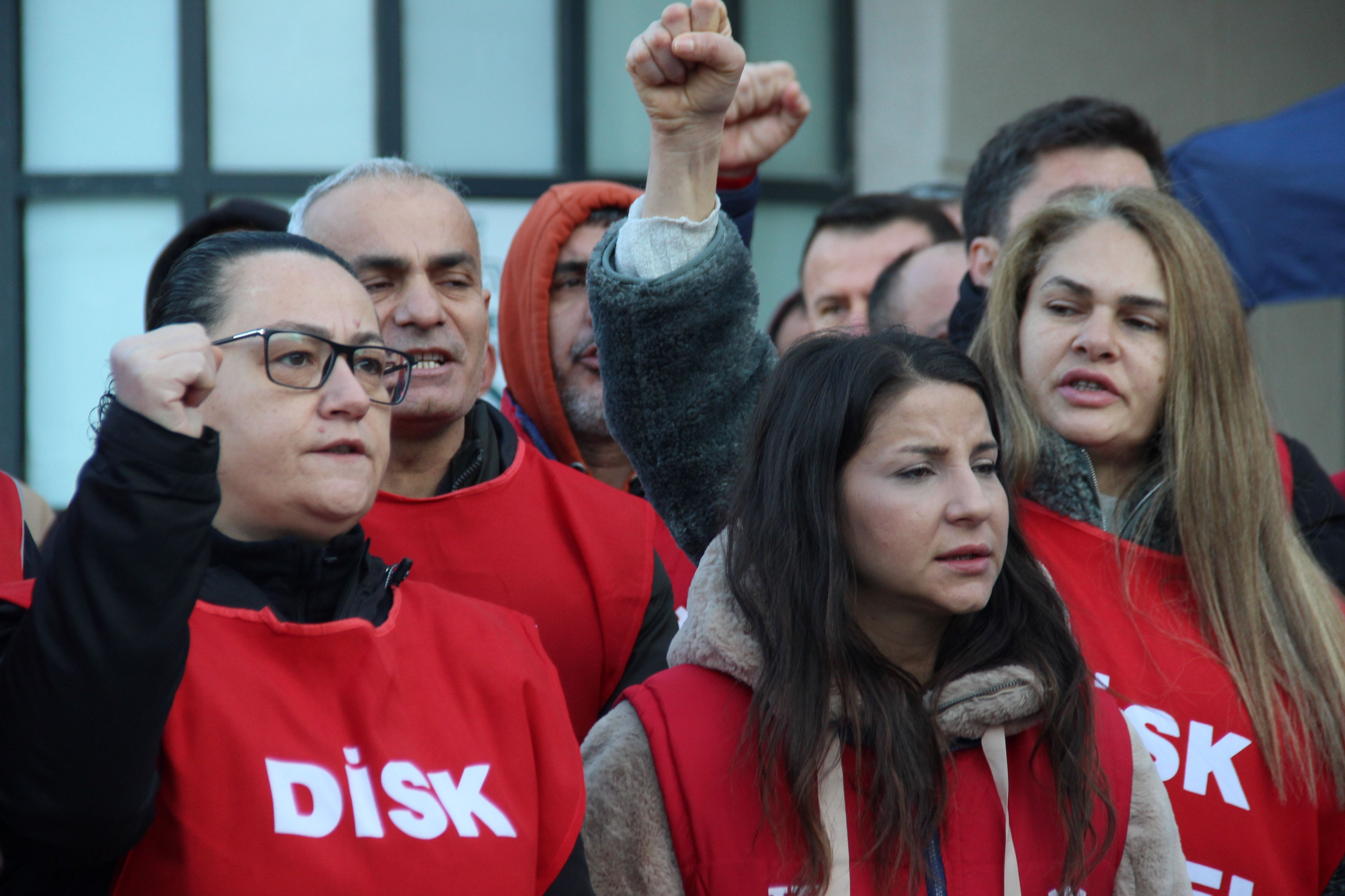 İzmir’de 'Çıplak Ayak' Eylemi Beşinci Gününde 'Ödeme Takvimi Istiyoruz' (7)