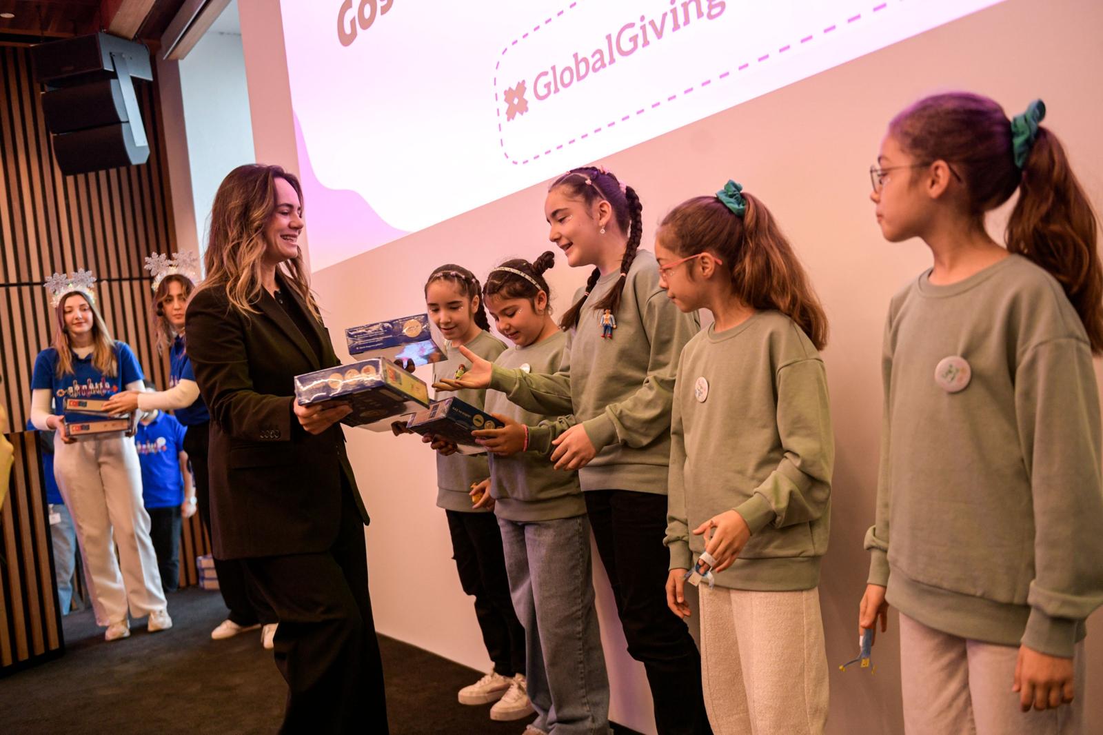 İzmir’de Geleceğin Mühendis Kızları Sahneye Çıktı (12)