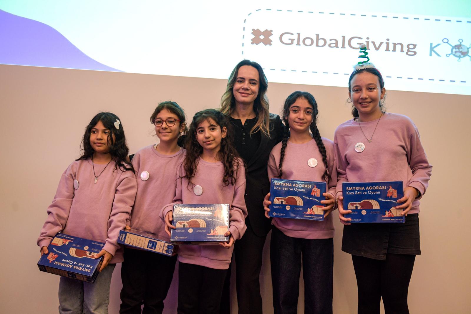 İzmir’de Geleceğin Mühendis Kızları Sahneye Çıktı (13)