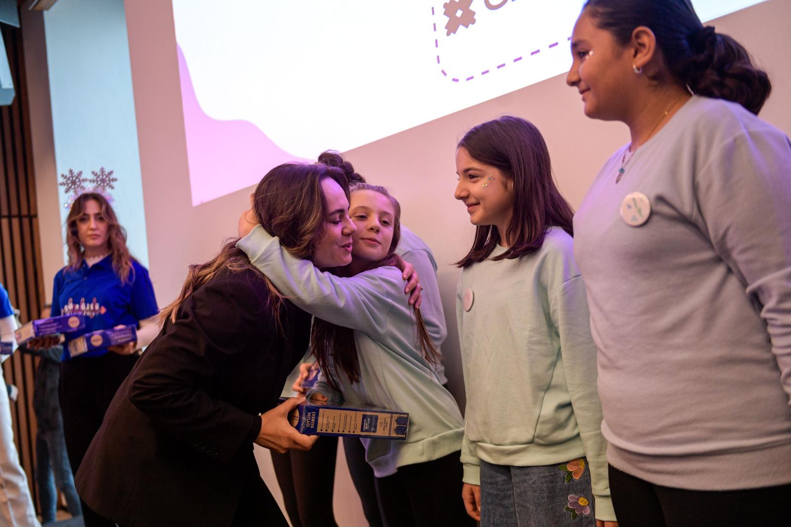 İzmir’de Geleceğin Mühendis Kızları Sahneye Çıktı (14)