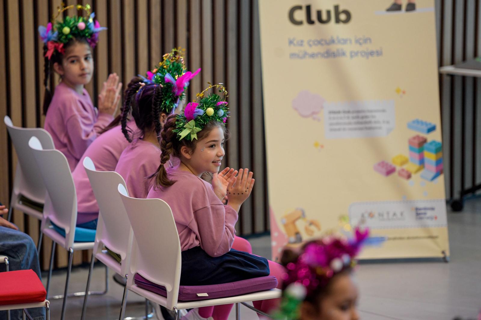 İzmir’de Geleceğin Mühendis Kızları Sahneye Çıktı (15)