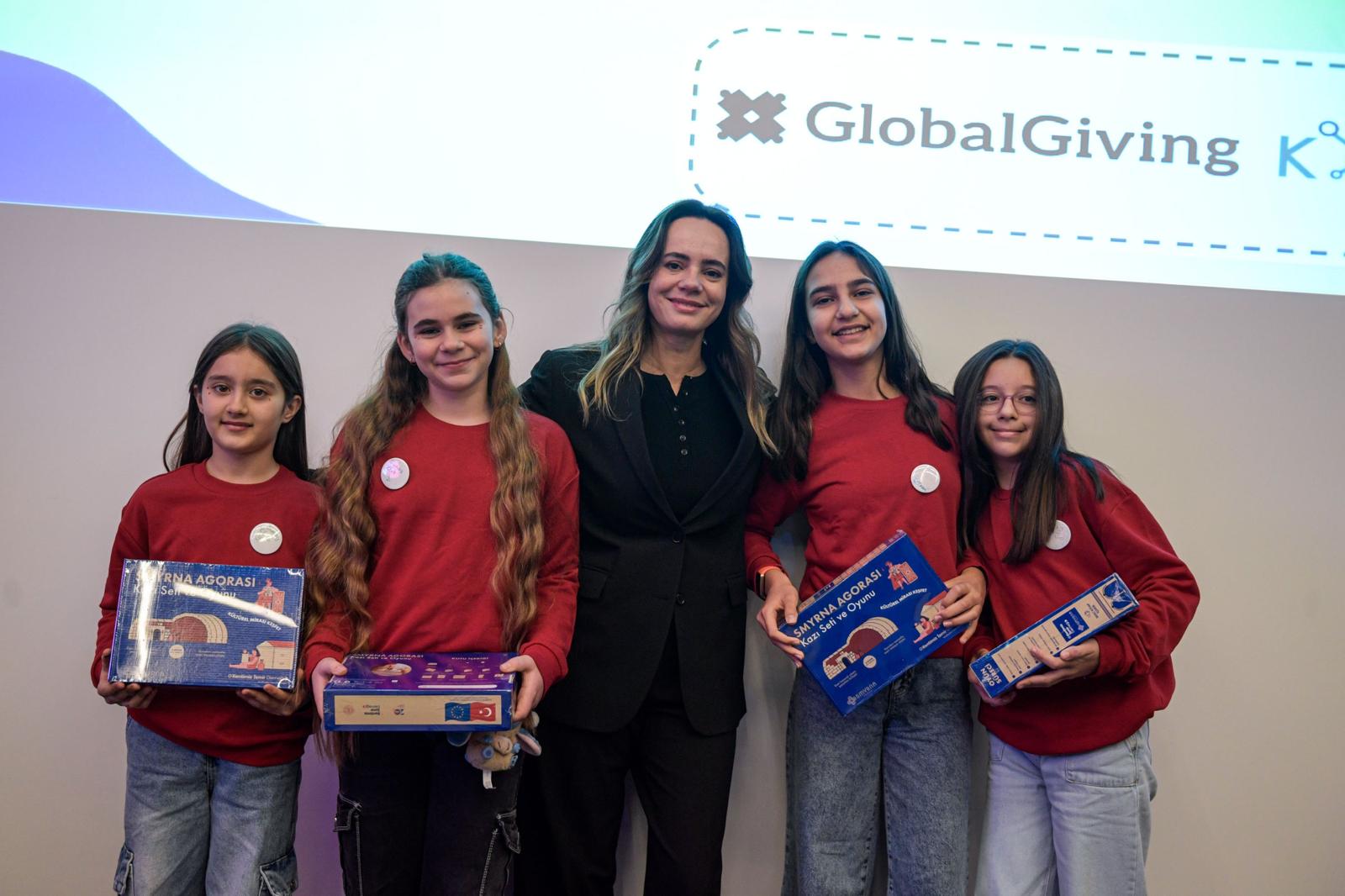 İzmir’de Geleceğin Mühendis Kızları Sahneye Çıktı (5)