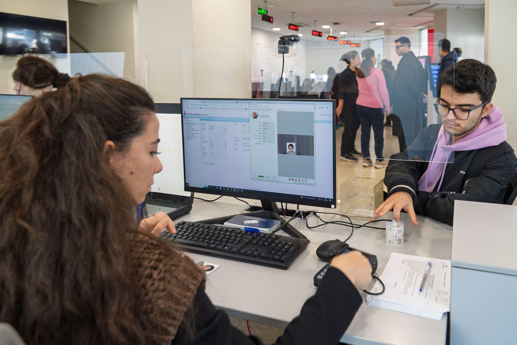 İzmir’de Gençlere Büyük Kolaylık Ulaşım Artık Daha Ucuz! (11)