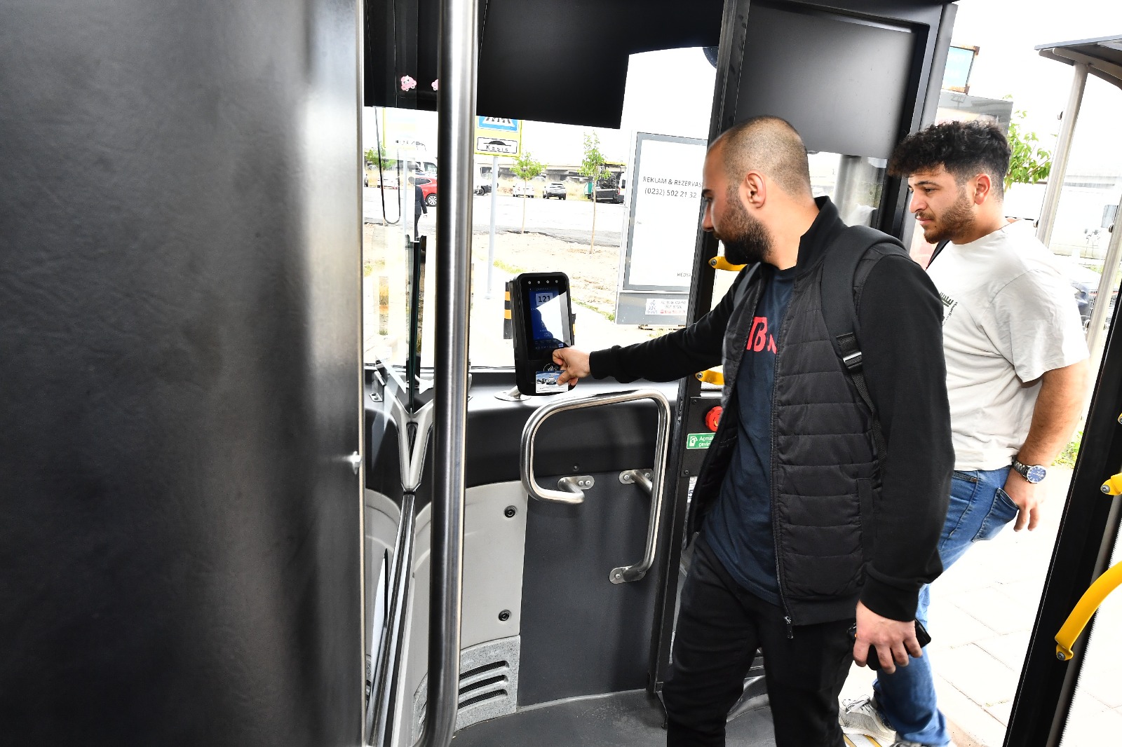 İzmir’de Gençlere Büyük Kolaylık Ulaşım Artık Daha Ucuz! (7)