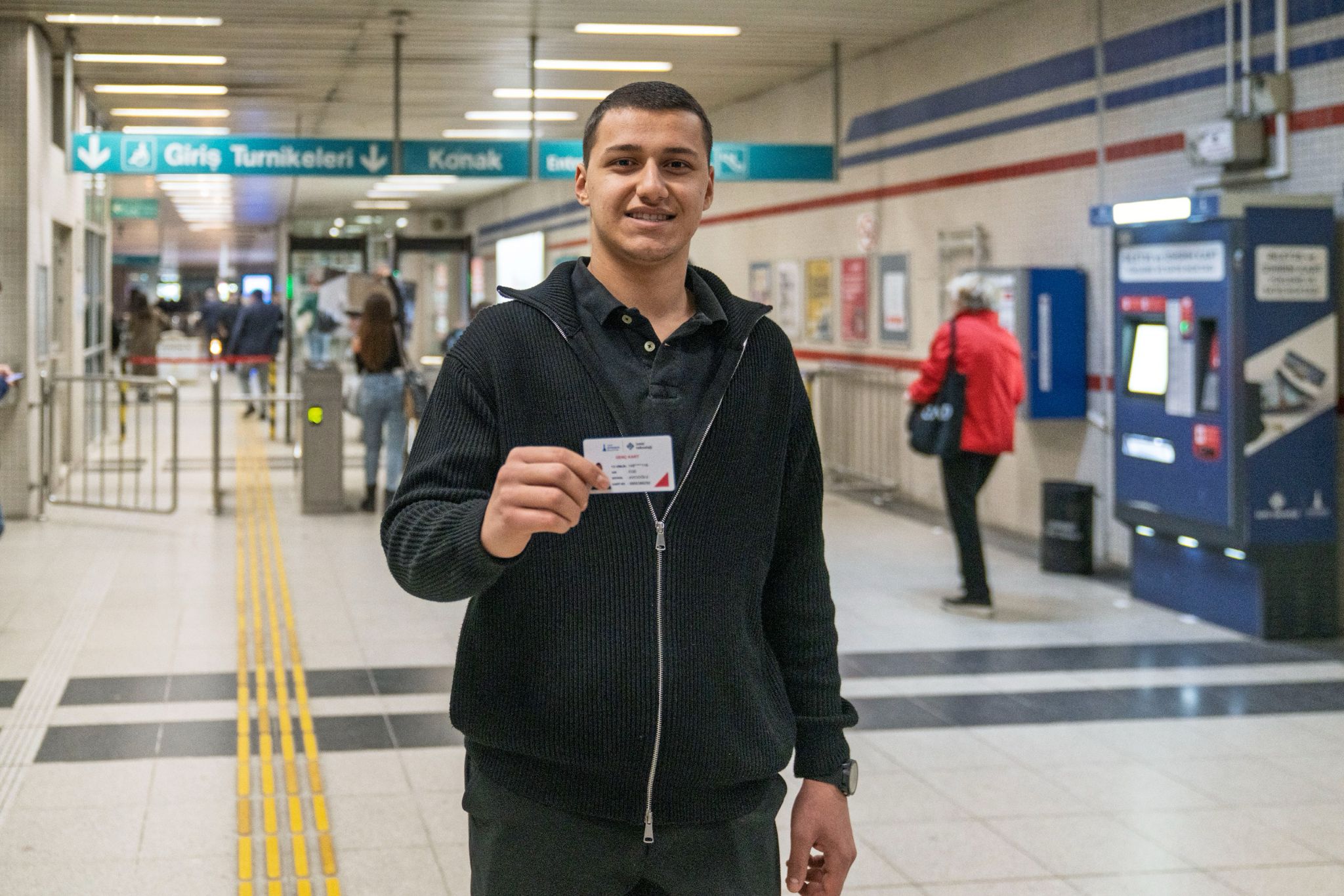 İzmir’de Gençlere Büyük Kolaylık Ulaşım Artık Daha Ucuz! (8)