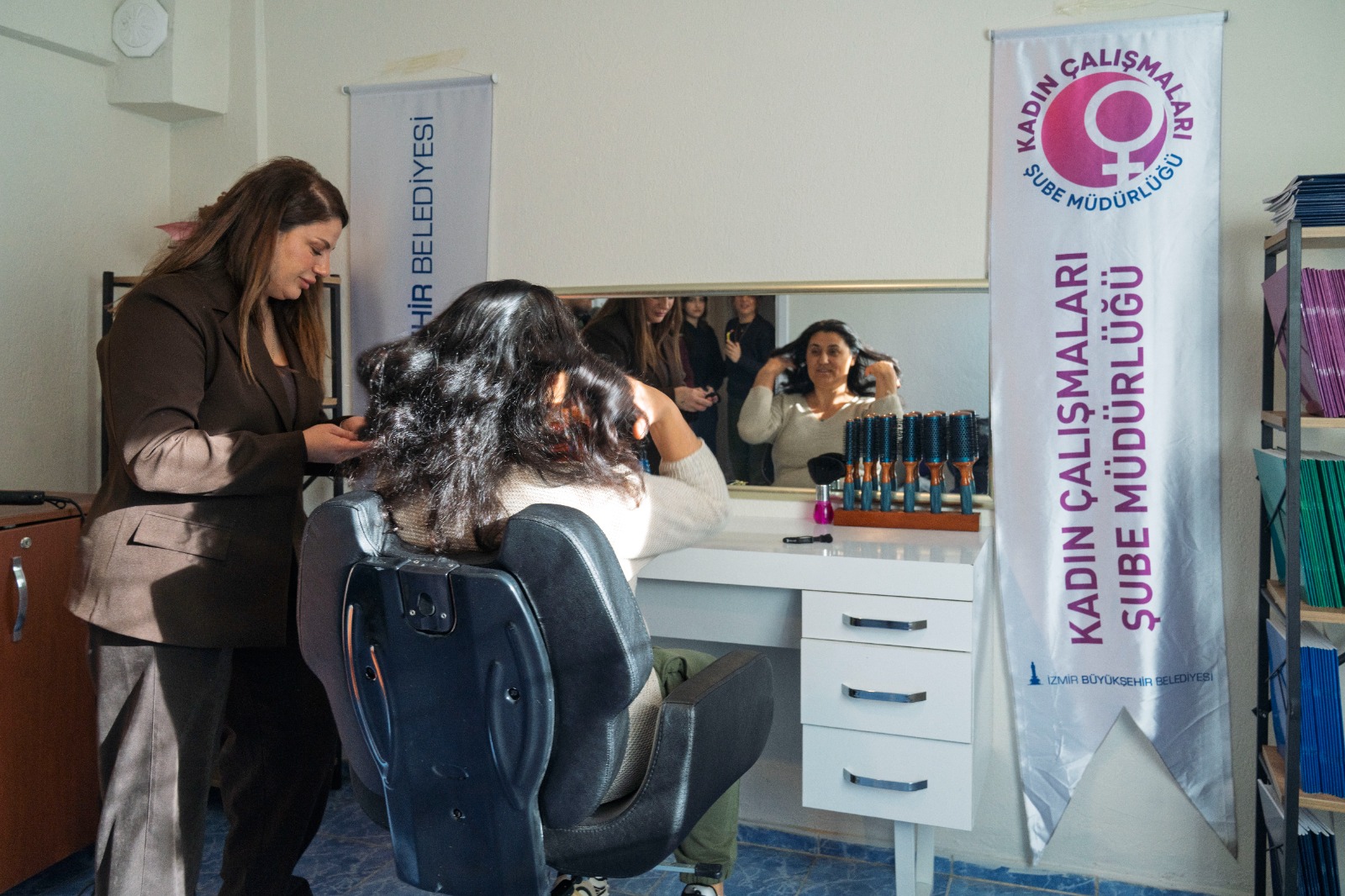 İzmir’de Kadınlara Özel Güçlenme Durakları Hayata Geçti (8)